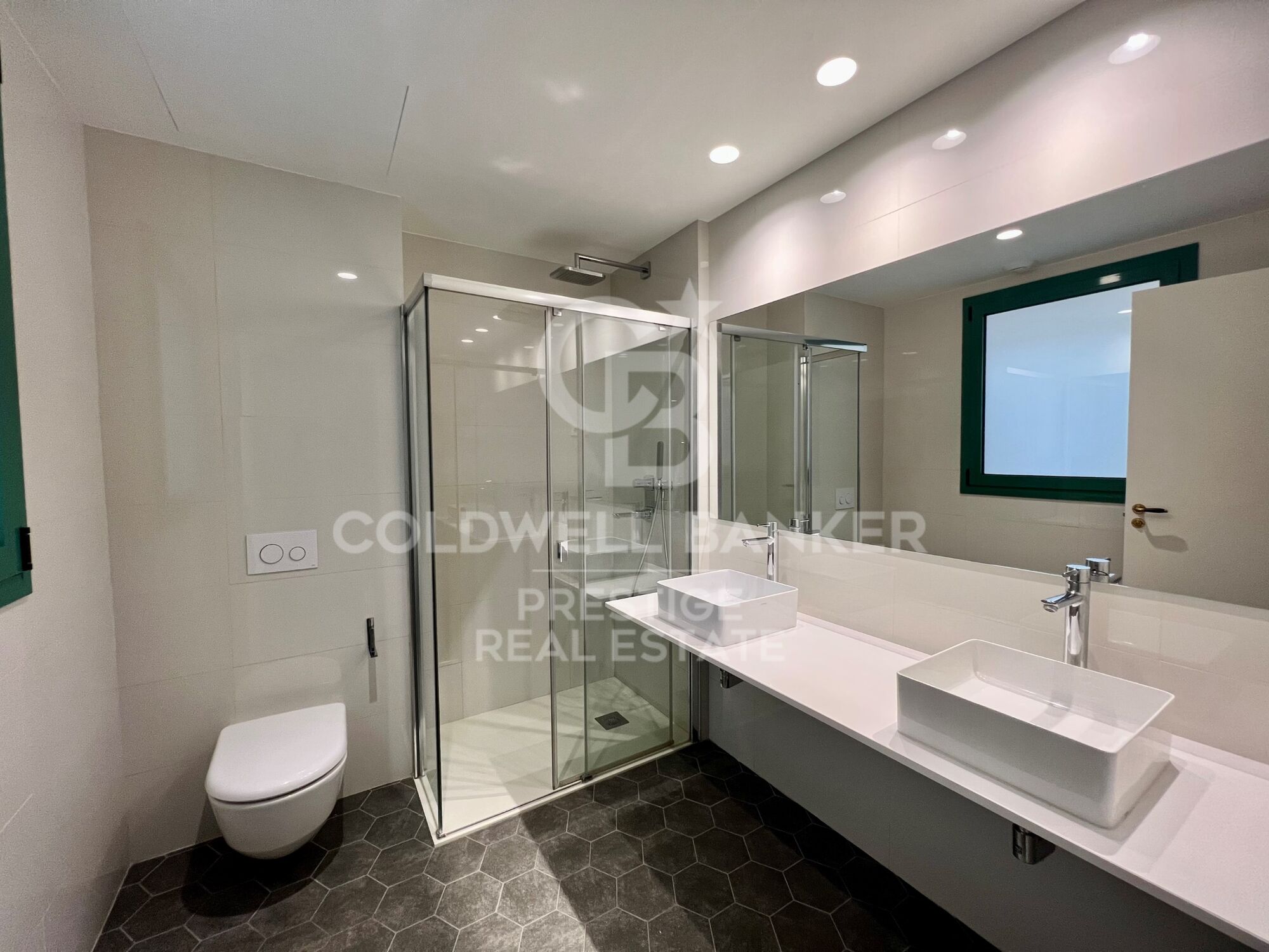 Luxury flat for sale in Barcelona with swimming pool