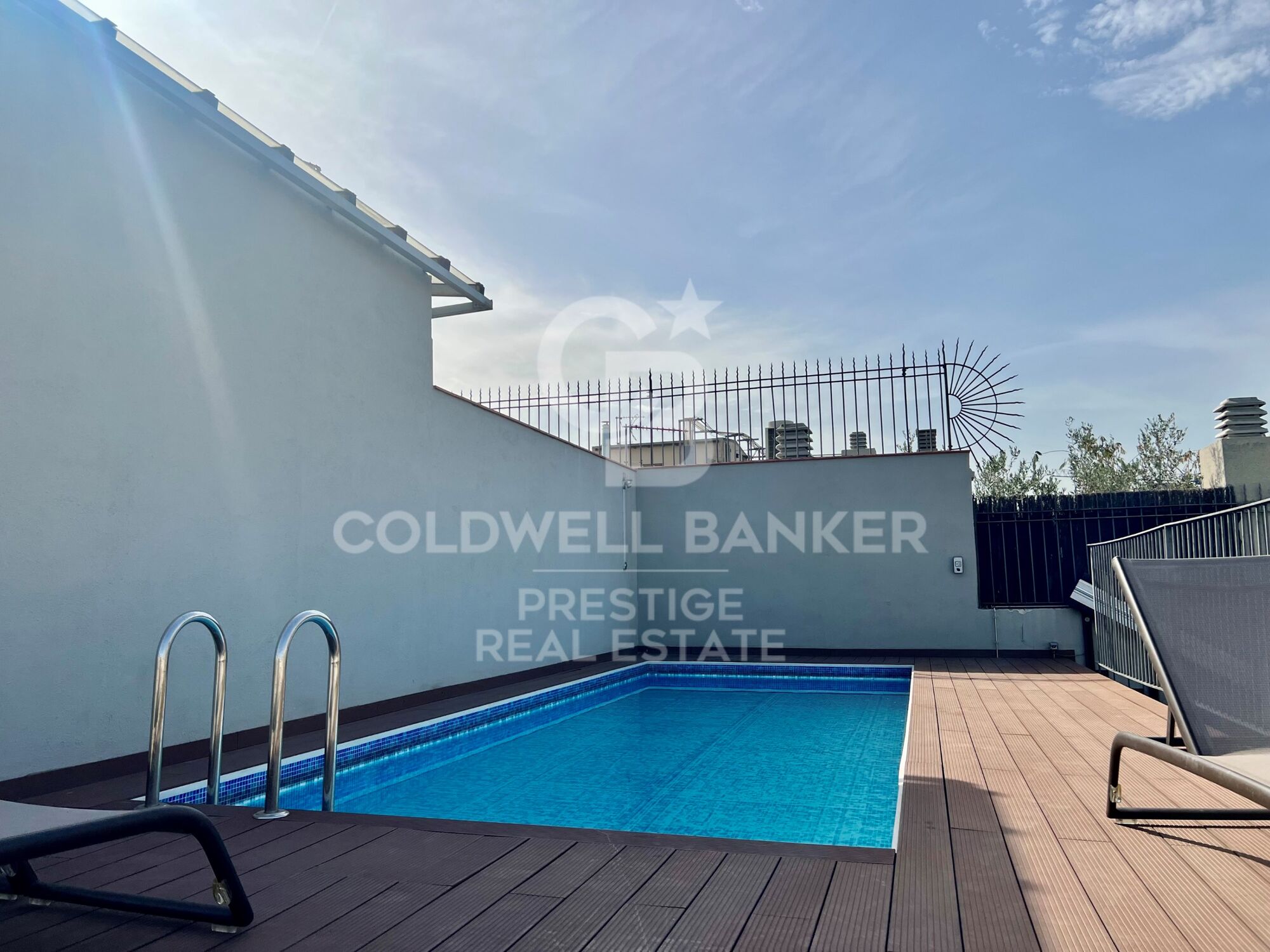 Luxury flat for sale in Barcelona with swimming pool