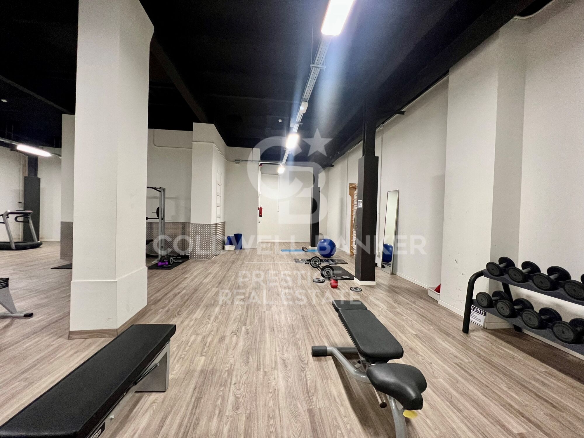 Luxury flat for sale in Barcelona with swimming pool