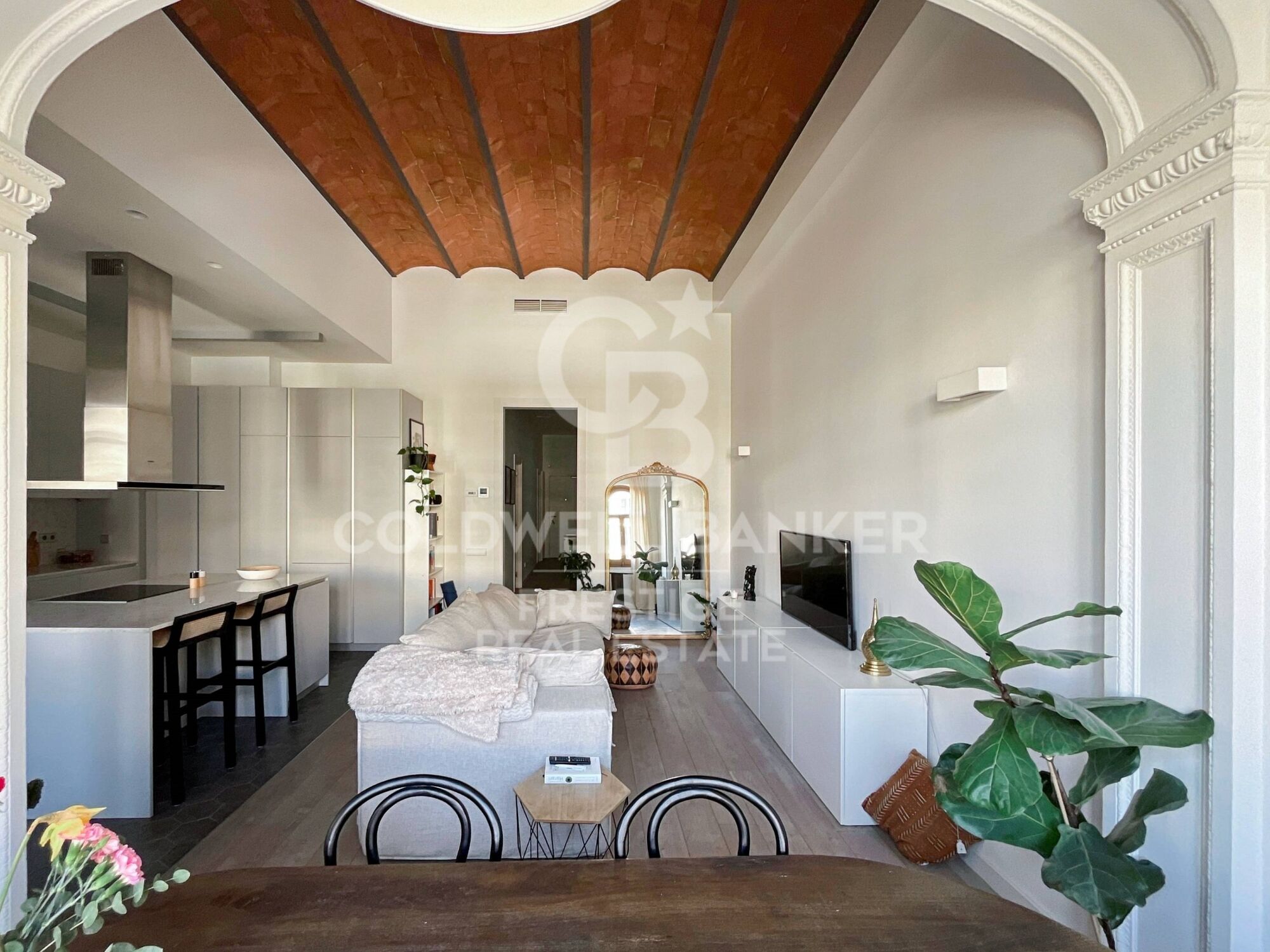 Luxury flat for sale in Barcelona with swimming pool