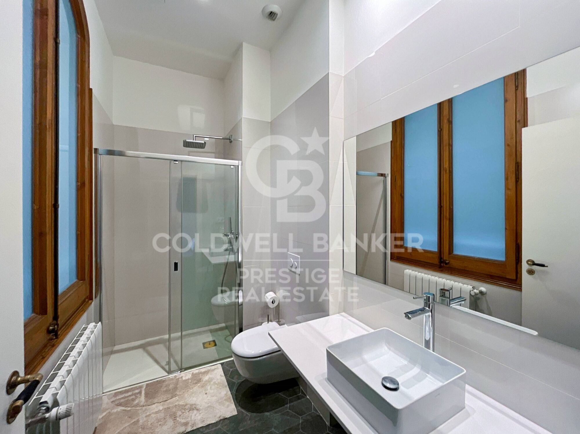 Luxury flat for sale in Barcelona with swimming pool