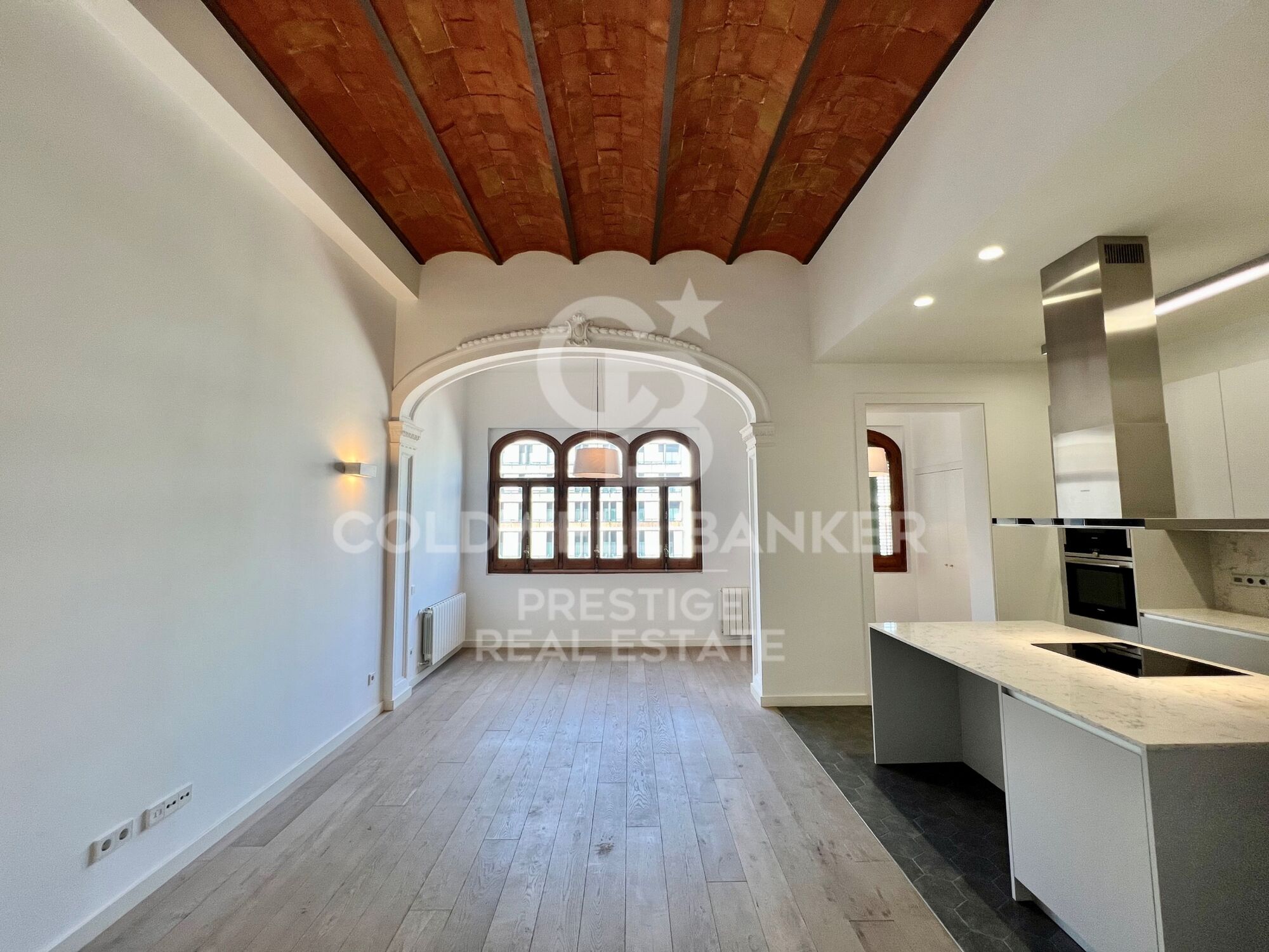 Luxury flat for sale in Barcelona with swimming pool