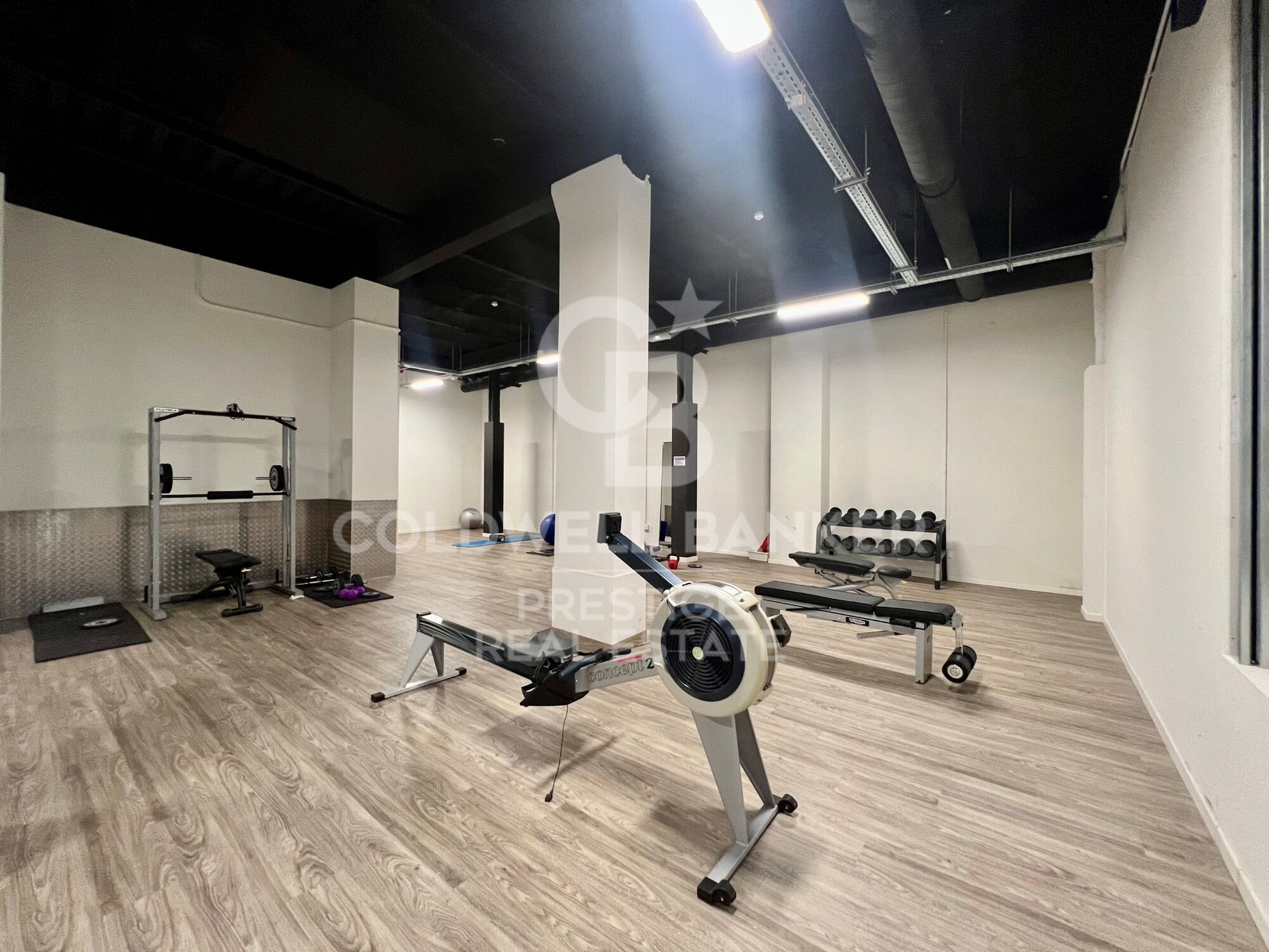 Luxury flat for sale in Barcelona with swimming pool