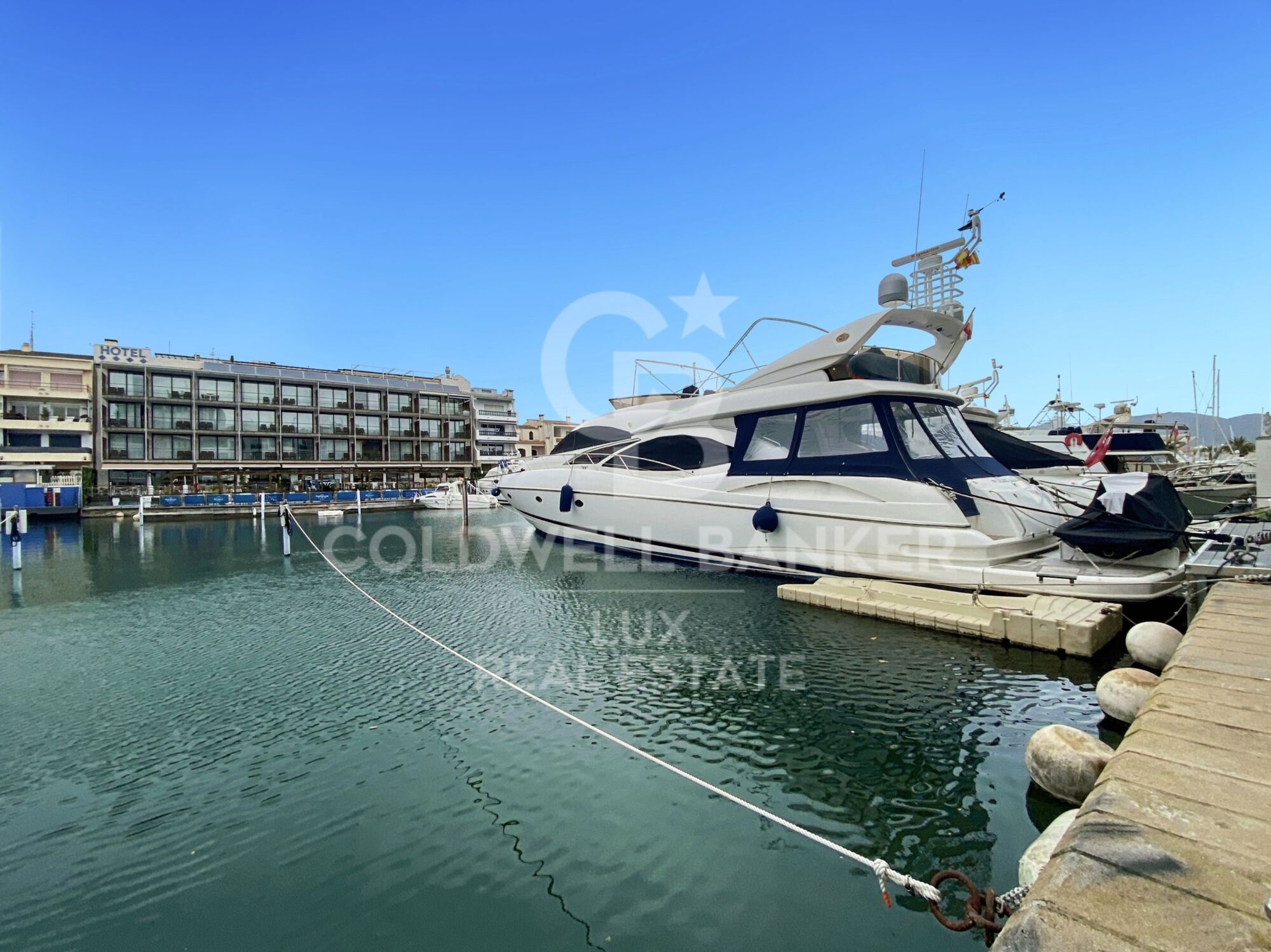Mooring for sailboats and storage room for sale in Empuriabrava