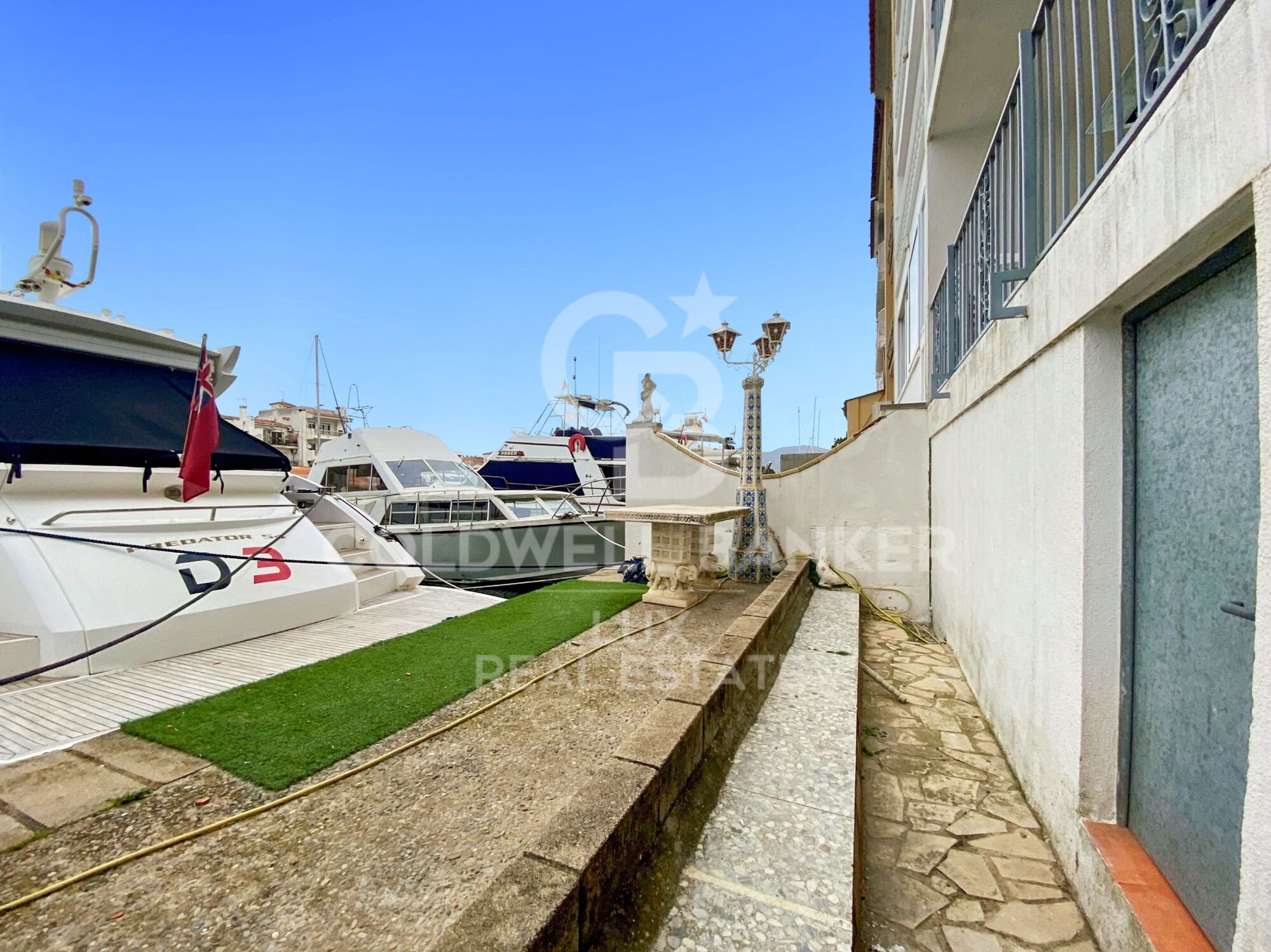 Liegeplatz für Segelboote und Abstellraum zum Verkauf in Empuriabrava