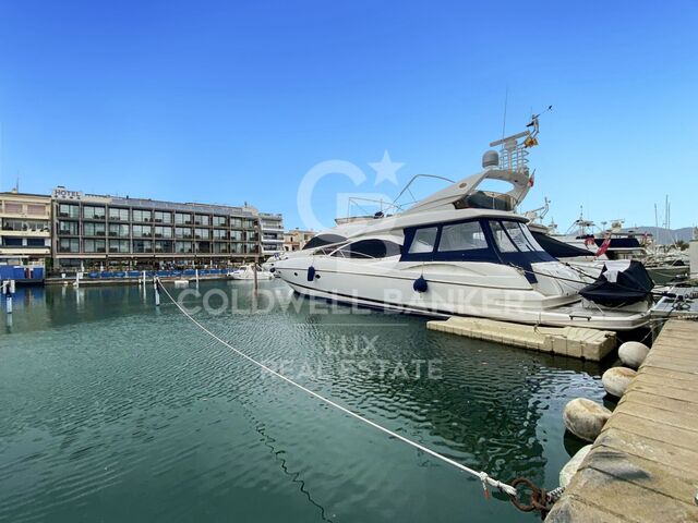 Mooring for sailboats and storage room for sale in Empuriabrava