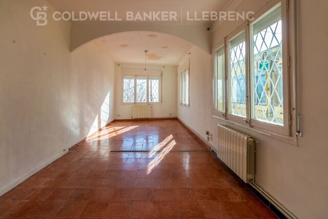 Magnificent apartment for sale with views of Barcelona to be renovated in the center of Vallvidrera