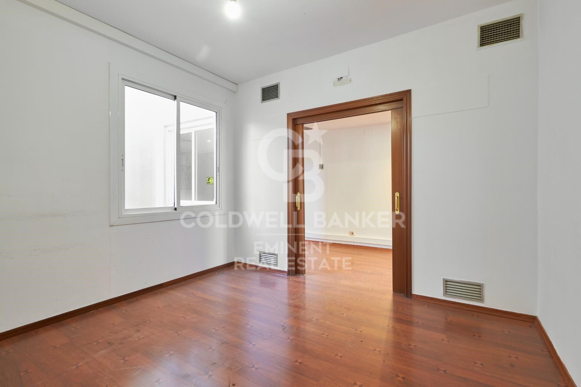 Piso amplio a pocos pasos de la Pedrera y Paseo de Gracia