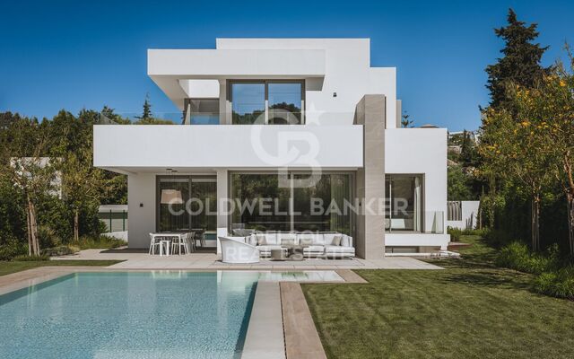 Luxury modern 4 bedroom villa in exclusive and peaceful area of El Paraiso, Benahavis