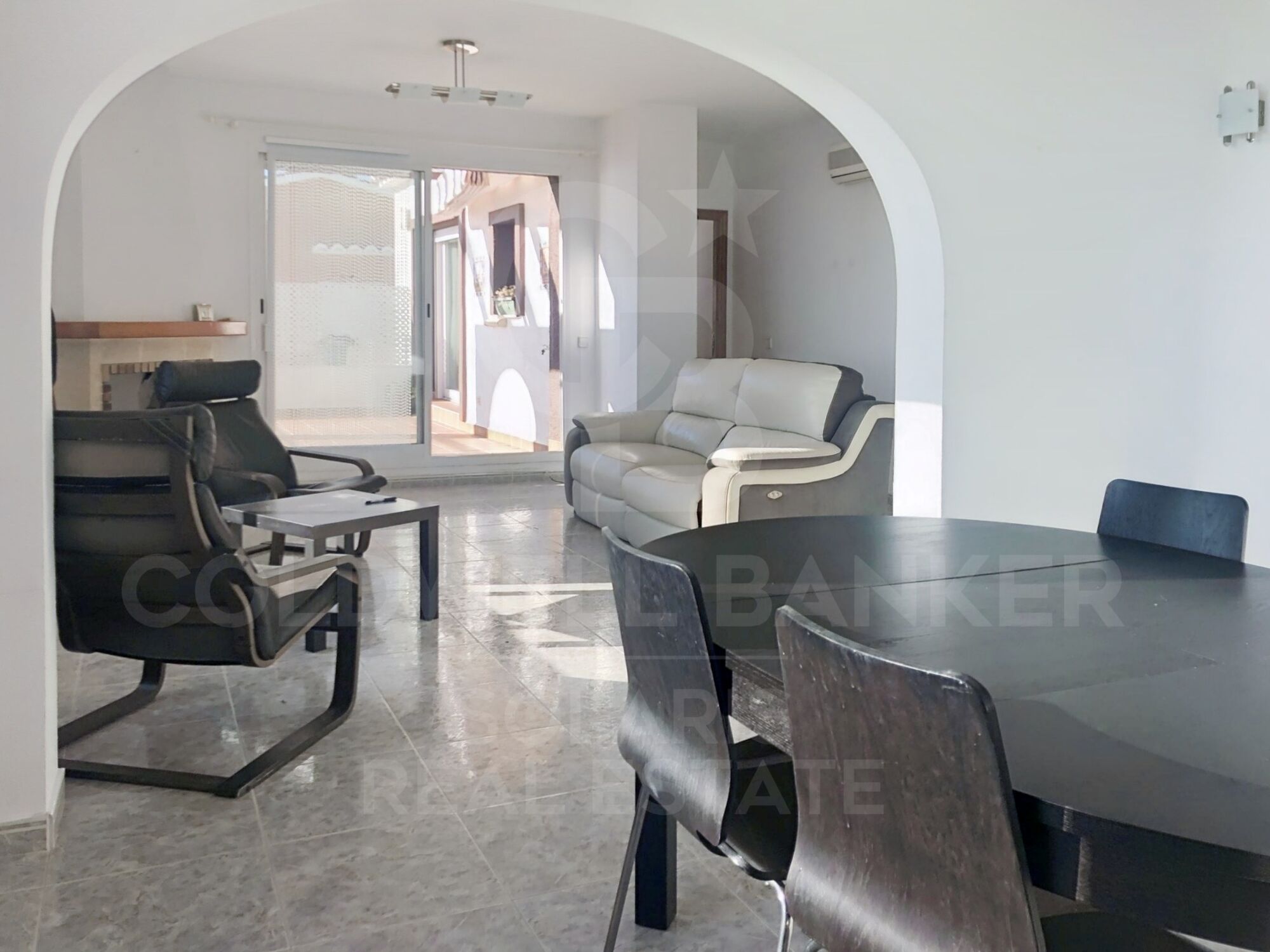 Apartamento de ensueño en Benitachell: Vistas al mar, 2 dormitorios y amplia terraza