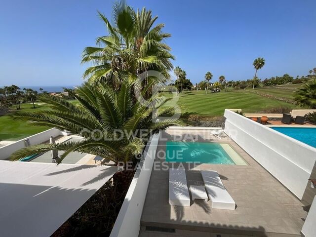 Villa à costa adeje avec piscine privée.