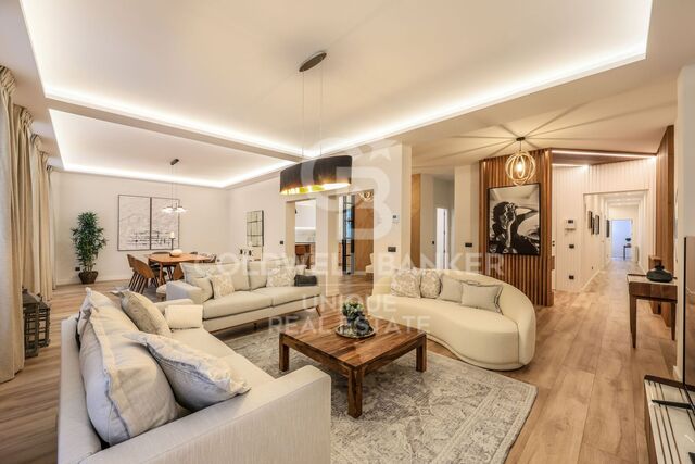 Newly renovated apartment for sale, located in the Argüelles area of Madrid.