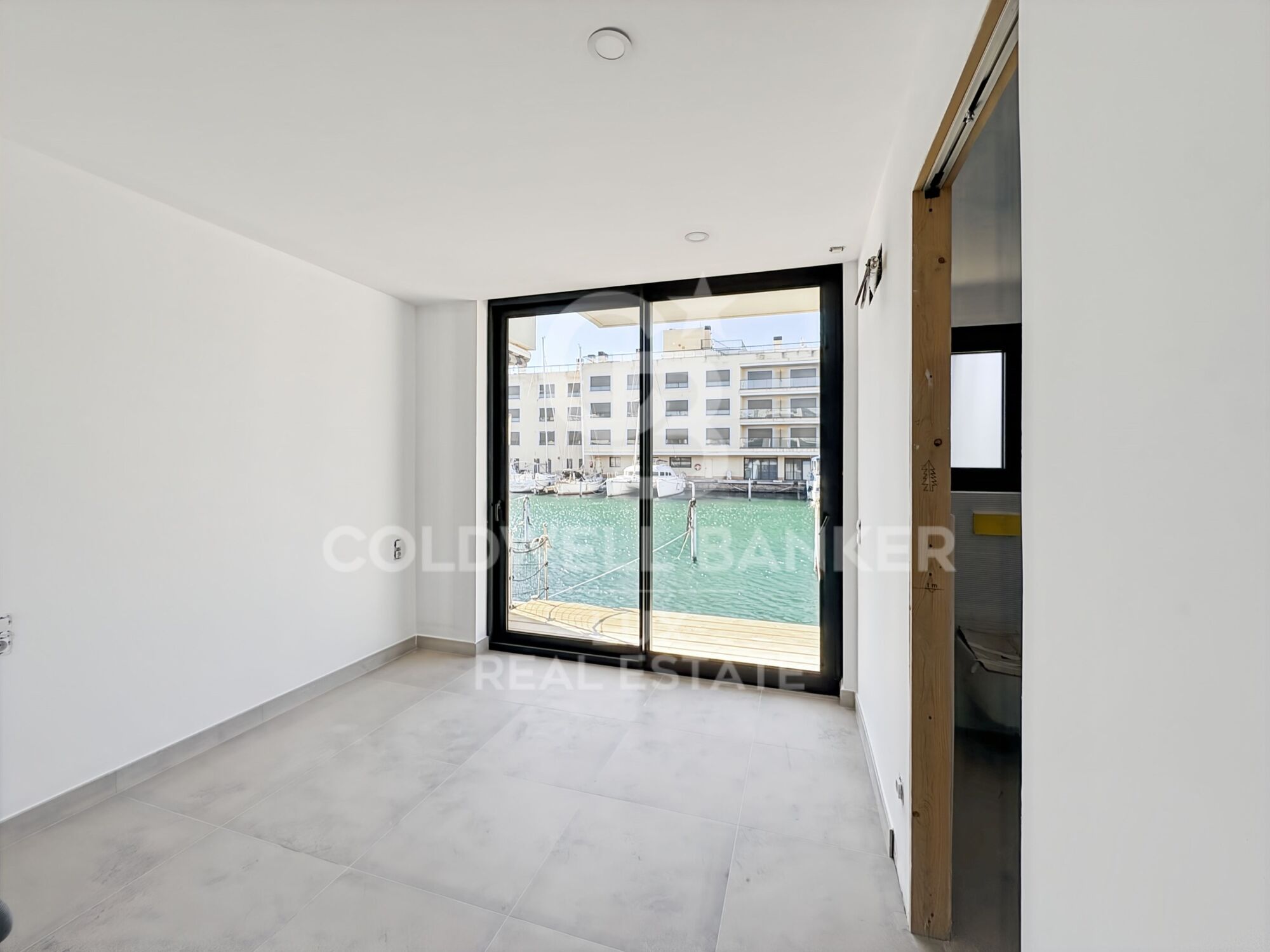 New build house with 15m mooring in Empuriabrava