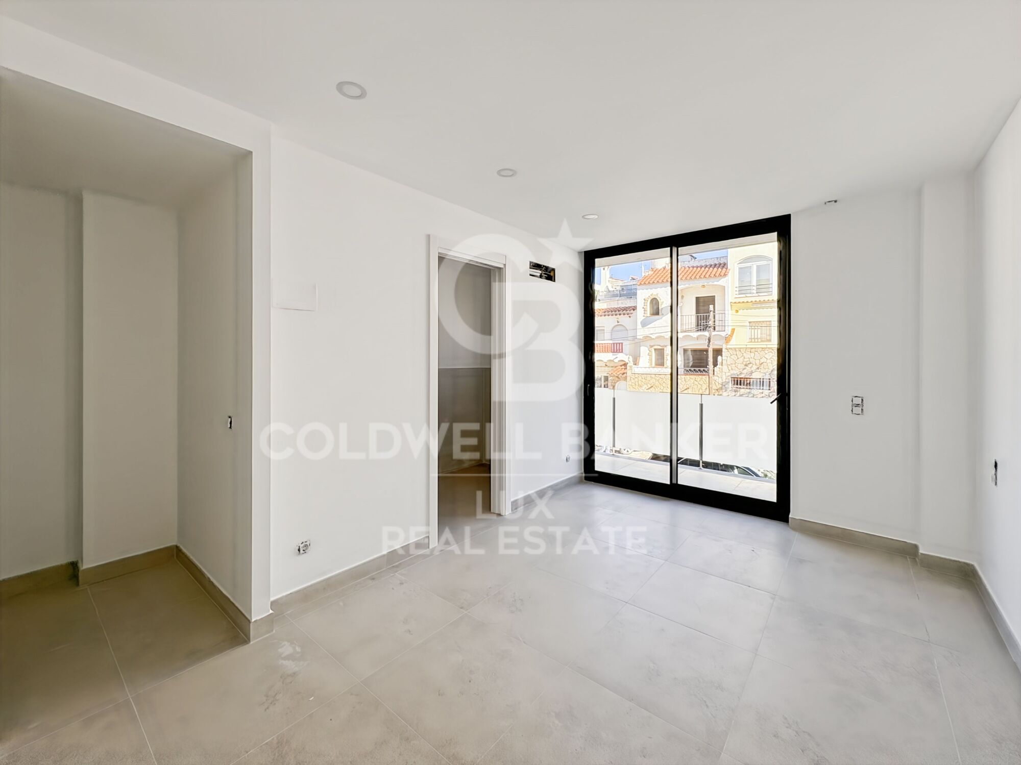 New build house with 15m mooring in Empuriabrava