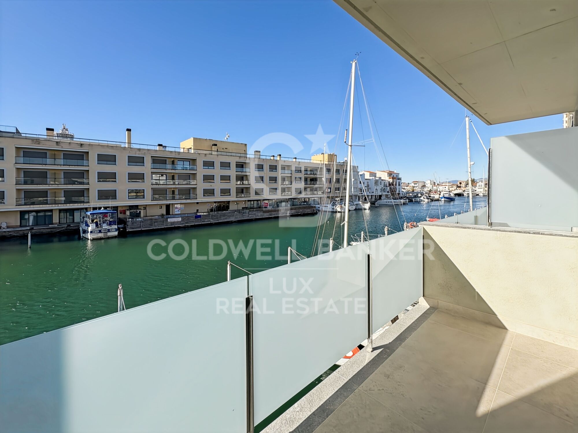 New build house with 15m mooring in Empuriabrava