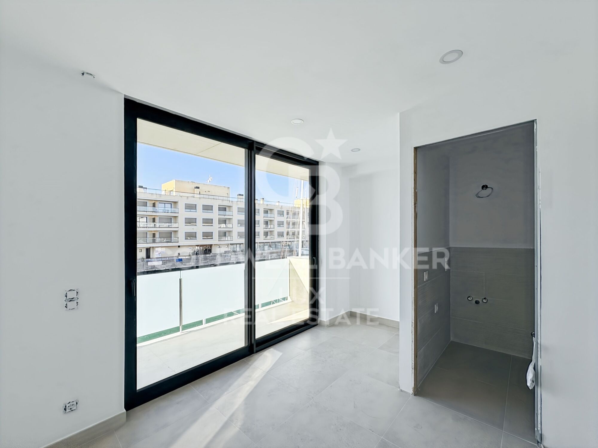 New build house with 15m mooring in Empuriabrava