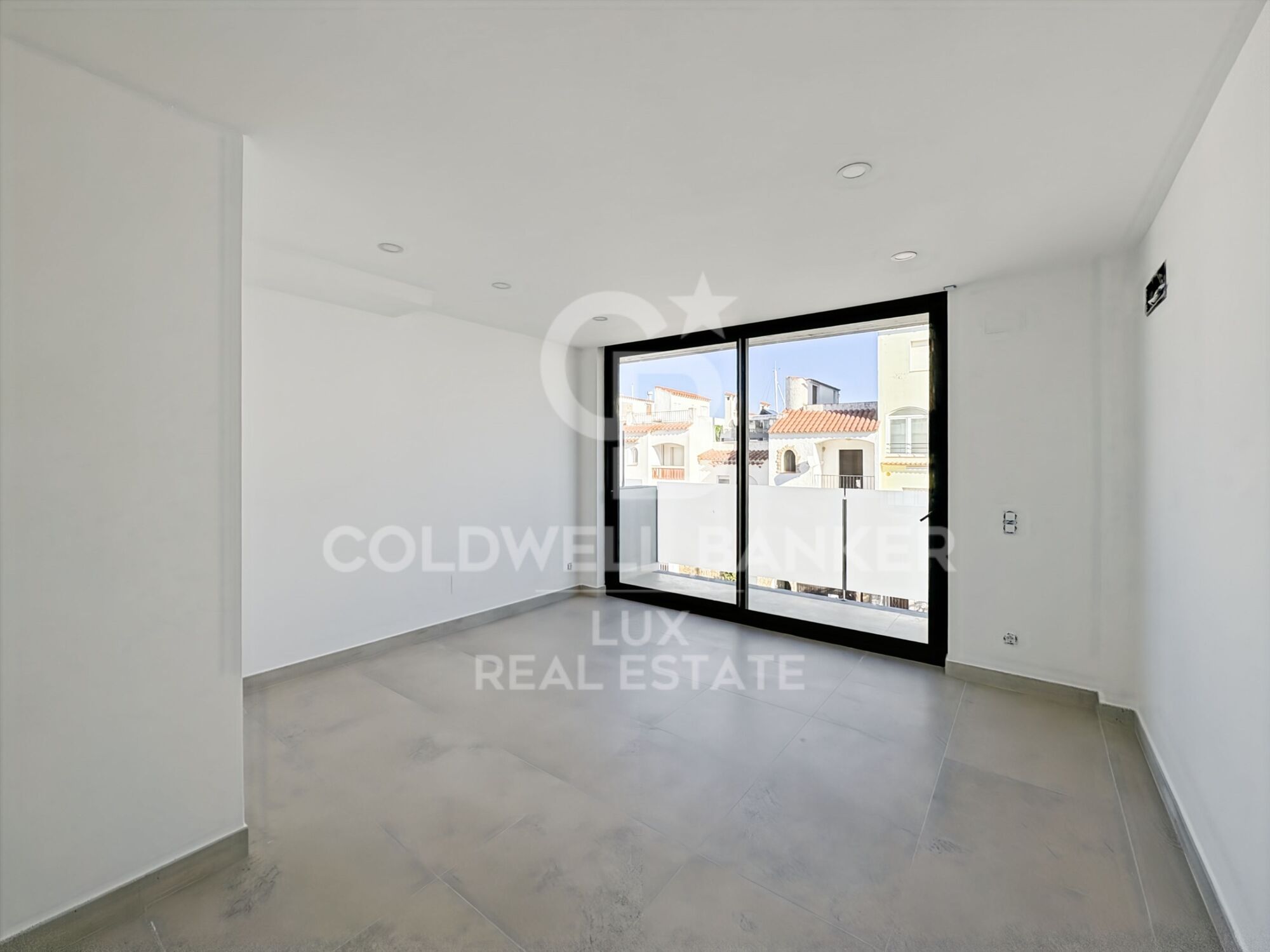 New build house with 15m mooring in Empuriabrava