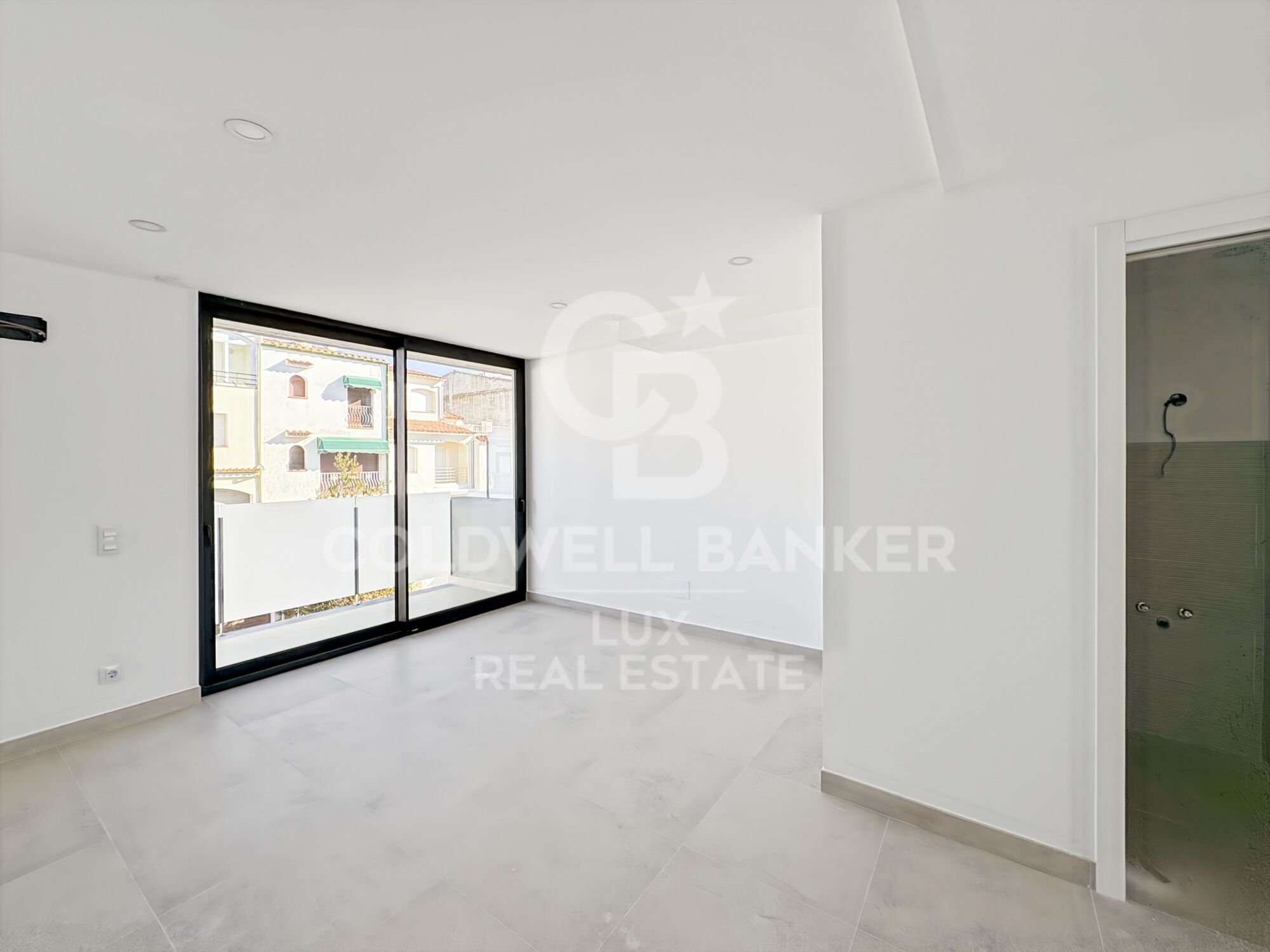 Casa de obra nueva con amarre en Empuriabrava