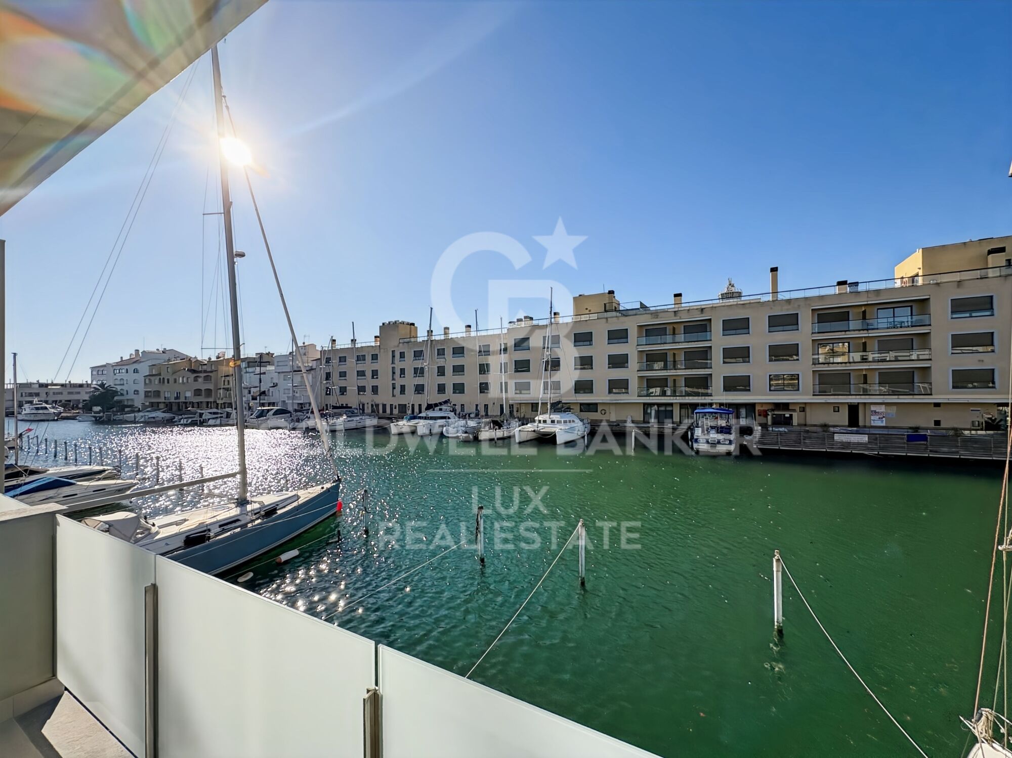Maison neuve avec amarre en vente à Empuriabrava