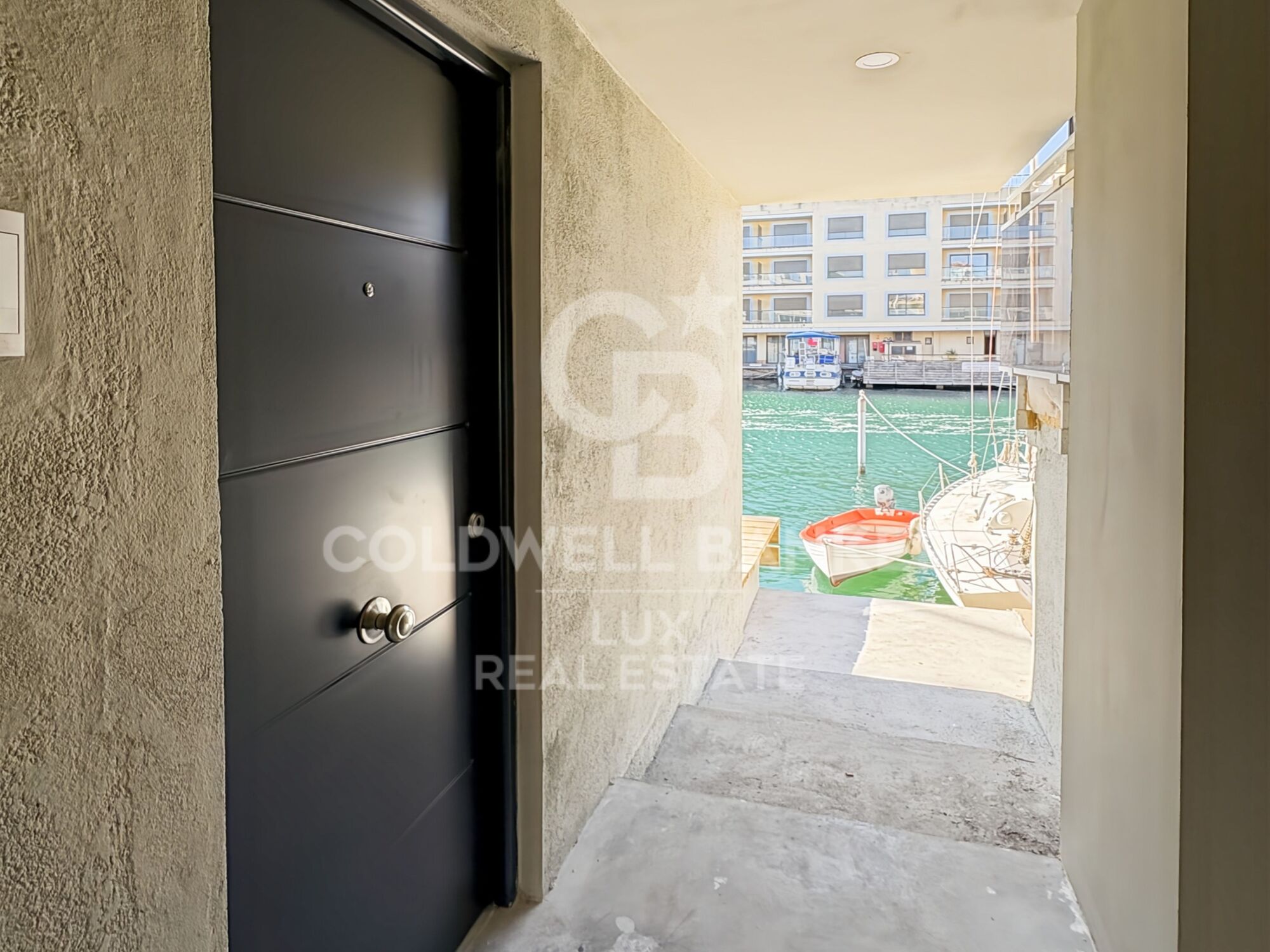 Casa de obra nueva con amarre en Empuriabrava