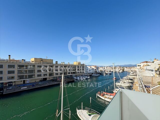 Maison neuve avec amarre en vente à Empuriabrava