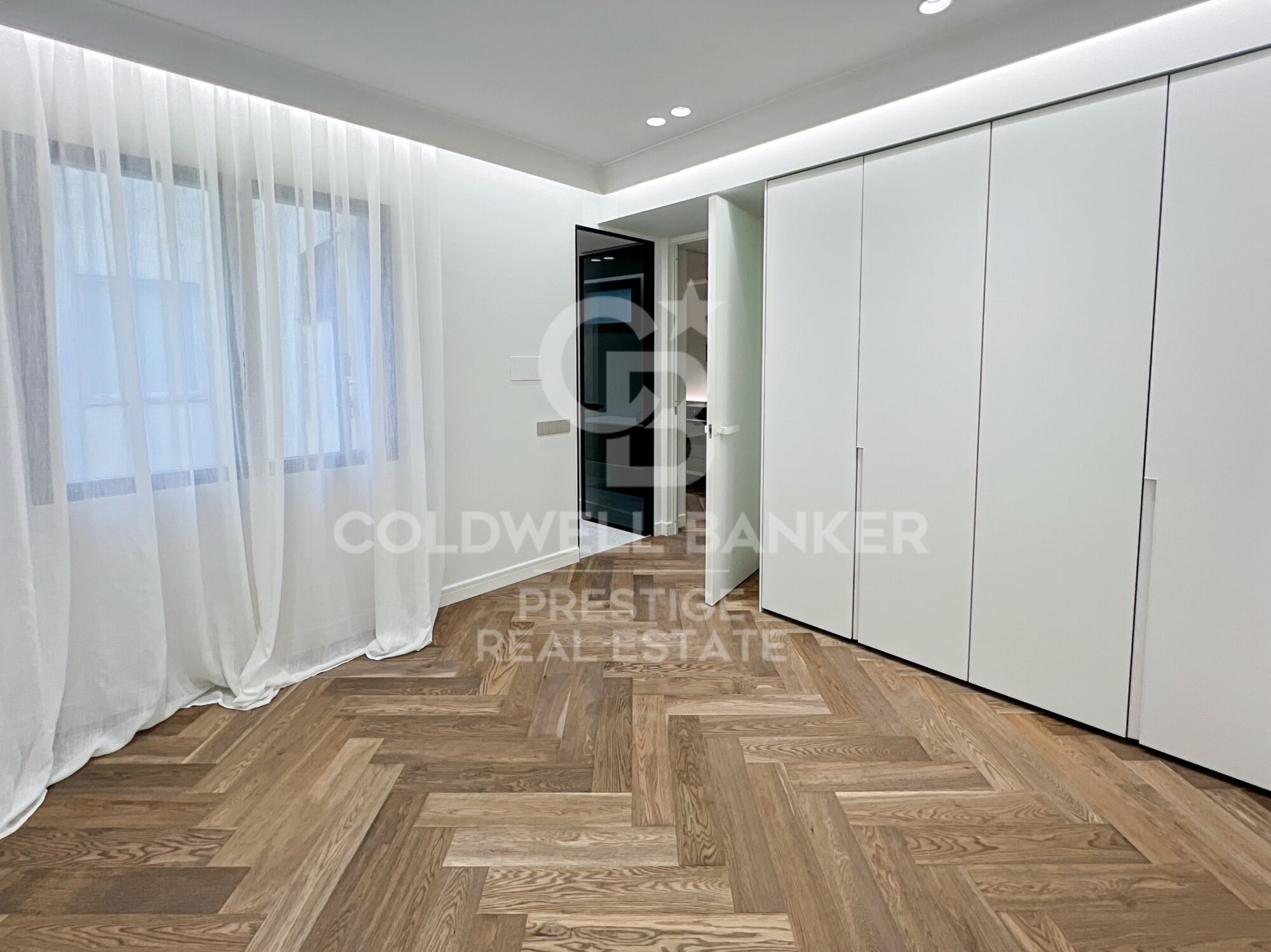 Ático amplio en venta en zona alta con terraza