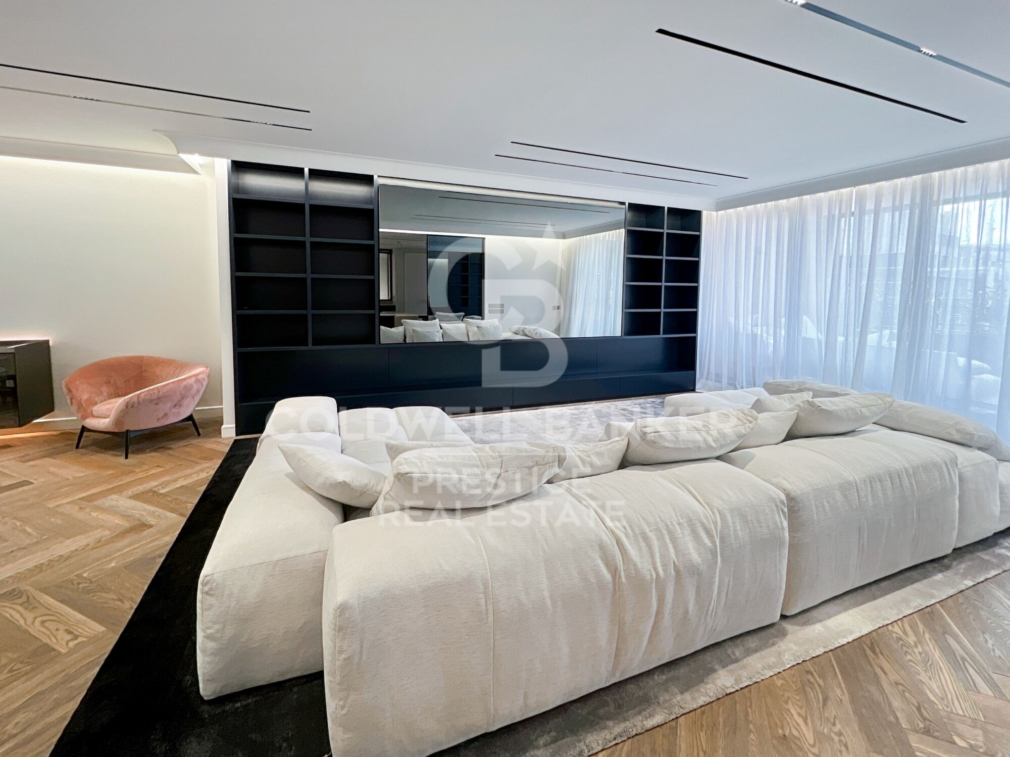 Ático amplio en venta en zona alta con terraza