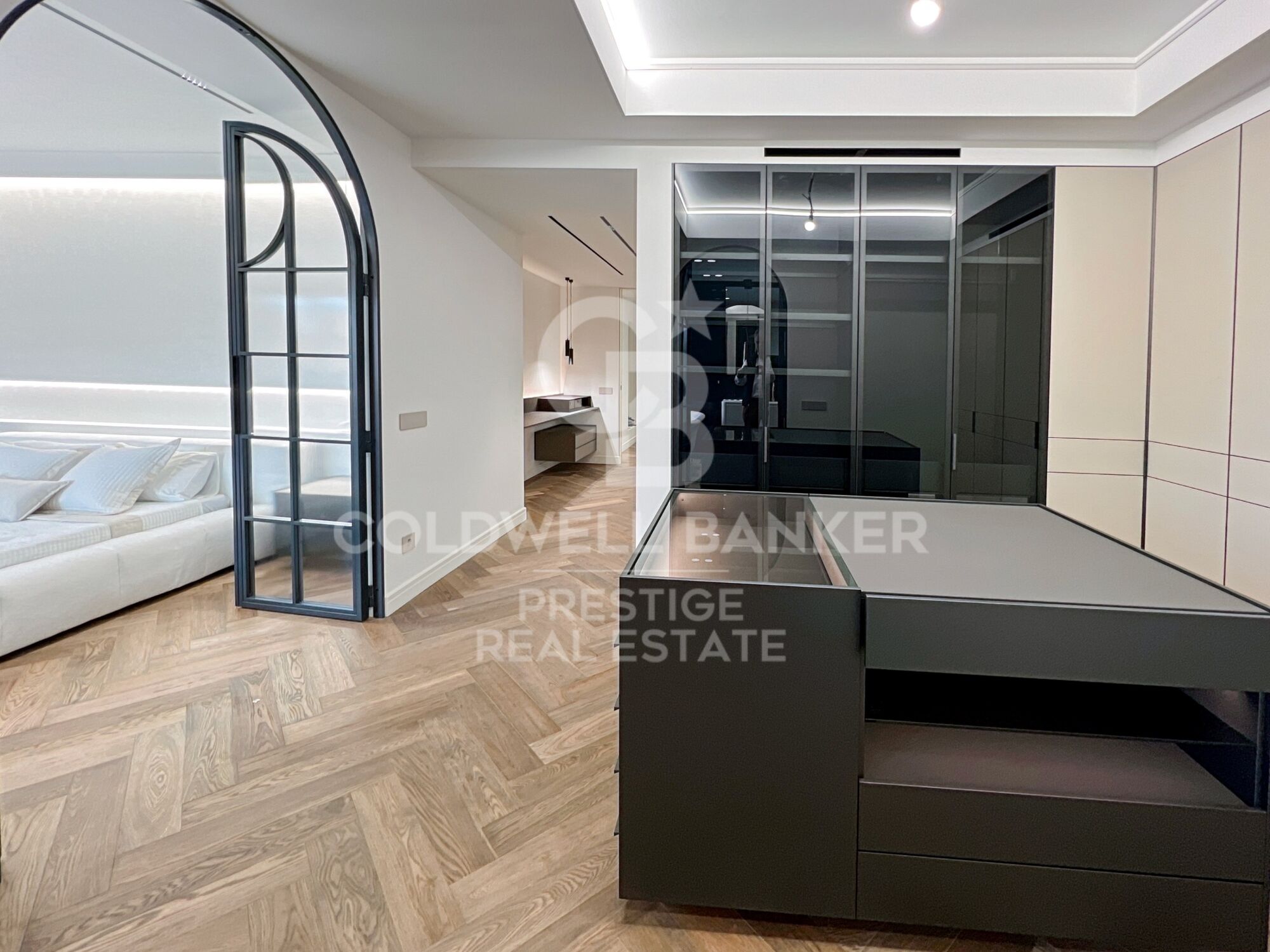 Ático amplio en venta en zona alta con terraza