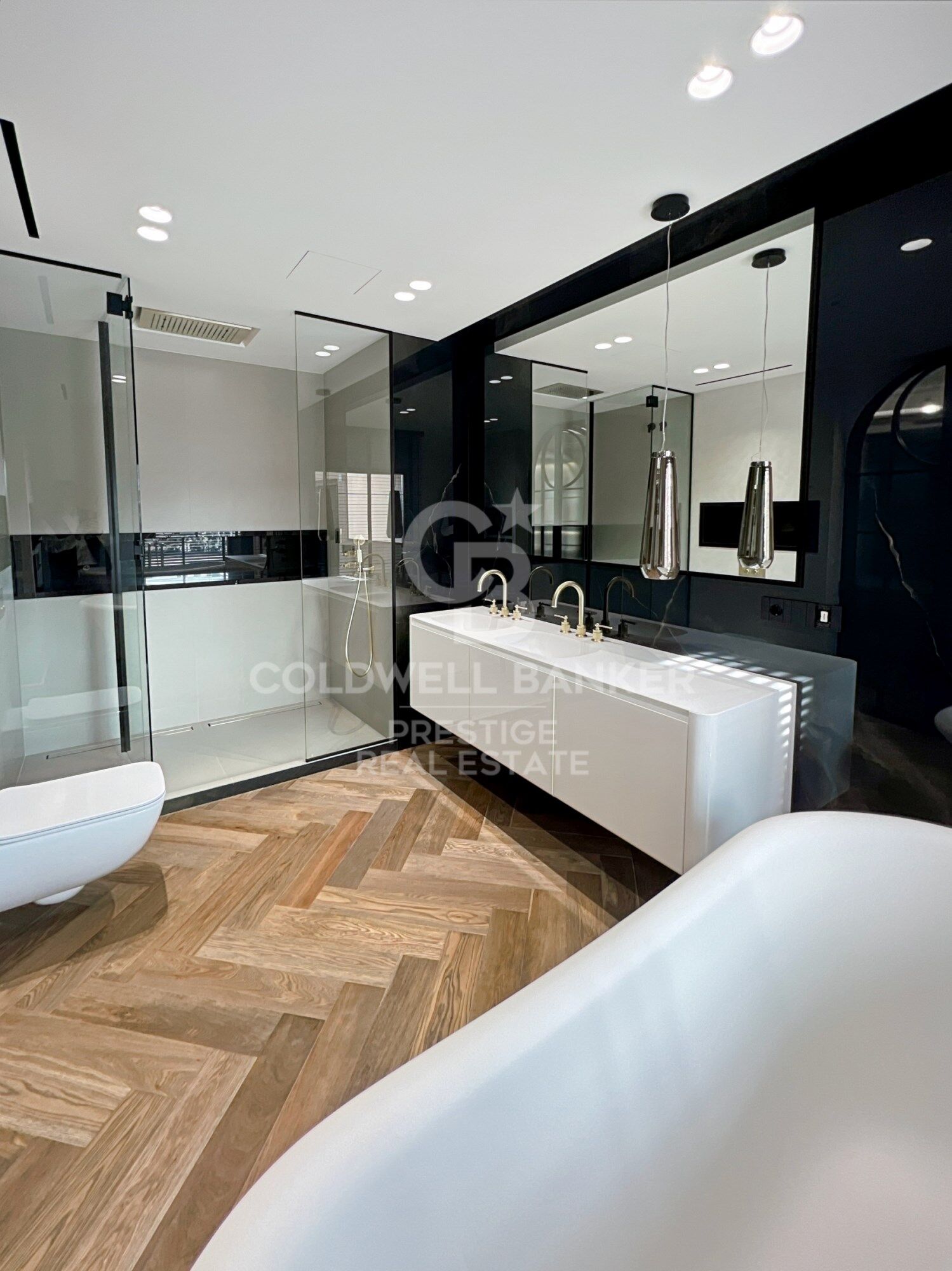 Ático amplio en venta en zona alta con terraza