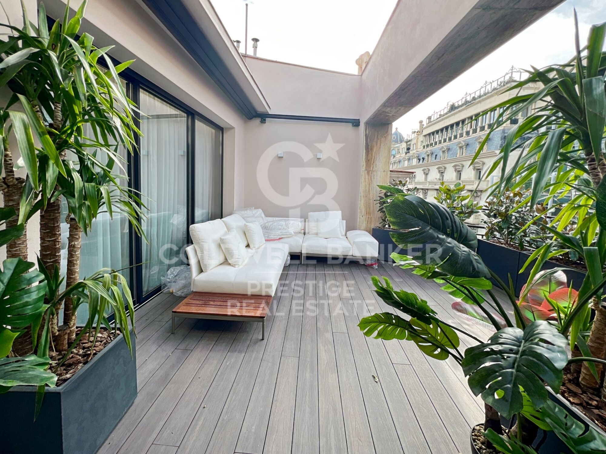 Ático amplio en venta en zona alta con terraza