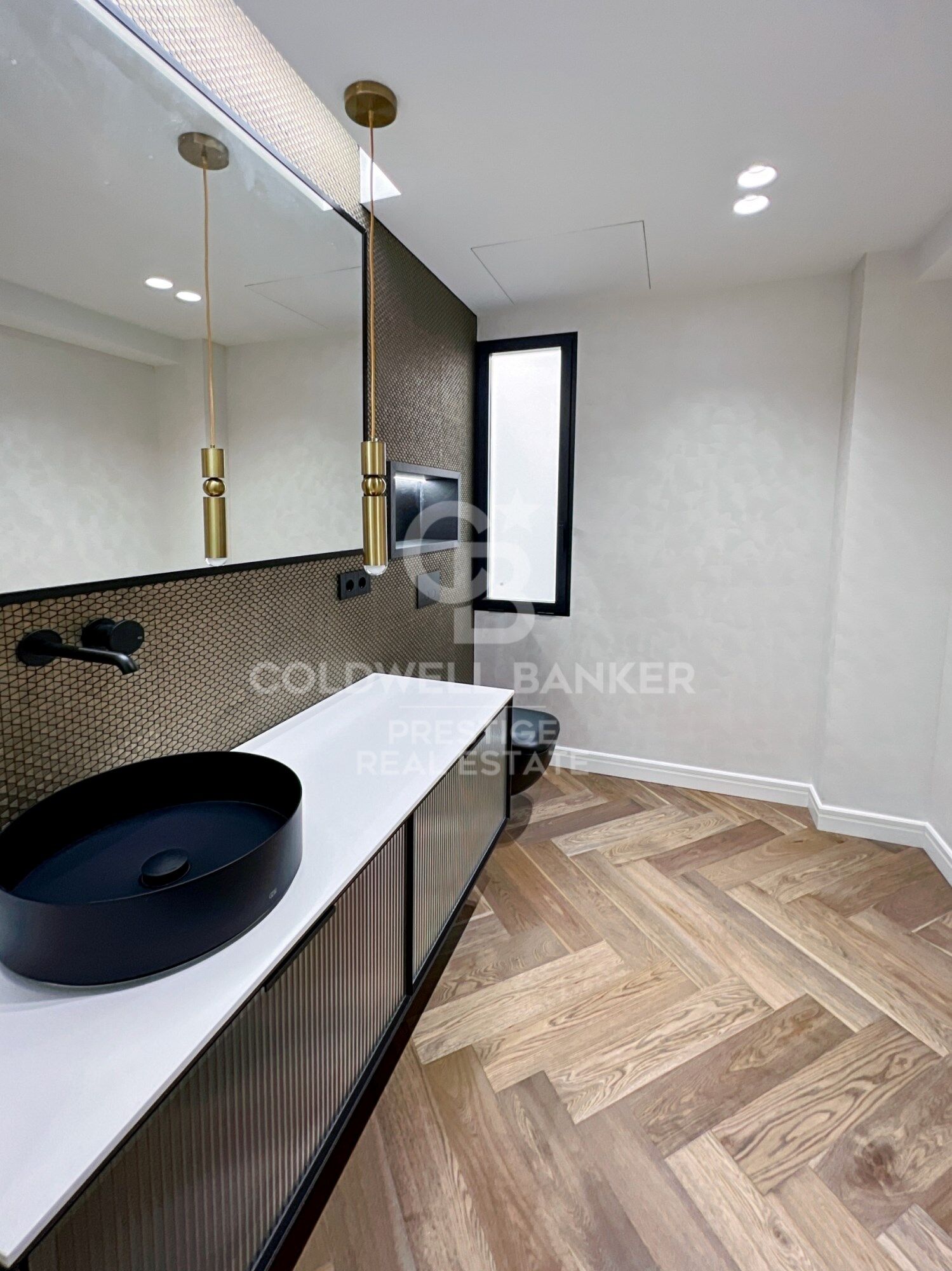 Ático amplio en venta en zona alta con terraza