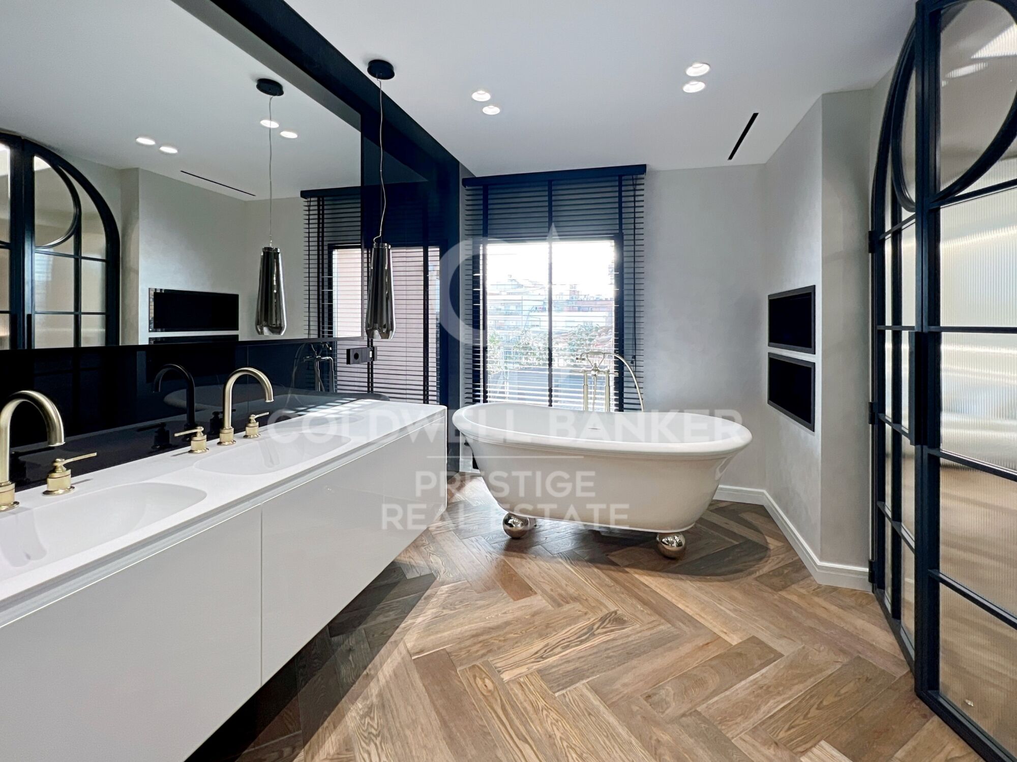 Ático amplio en venta en zona alta con terraza