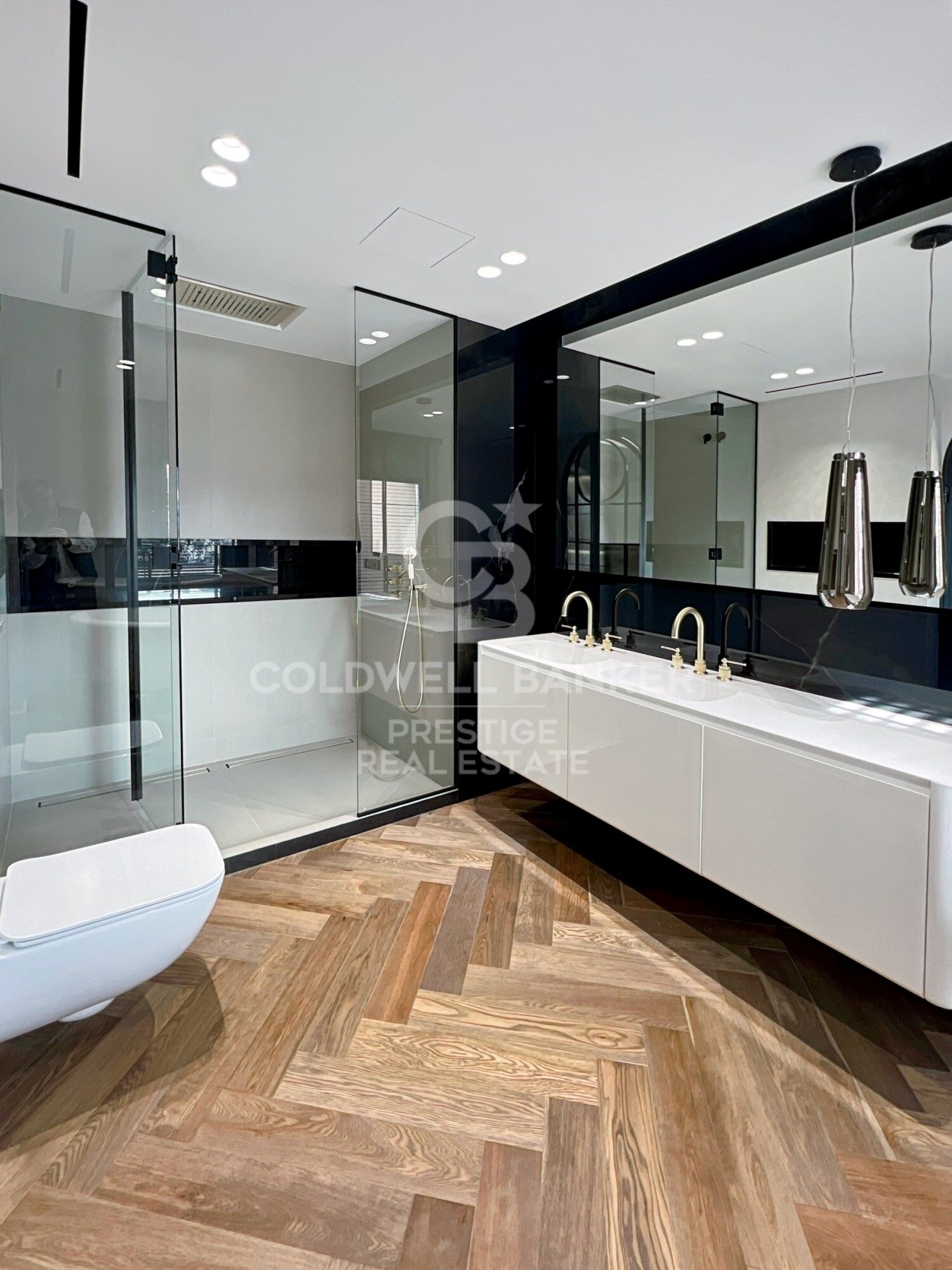 Ático amplio en venta en zona alta con terraza