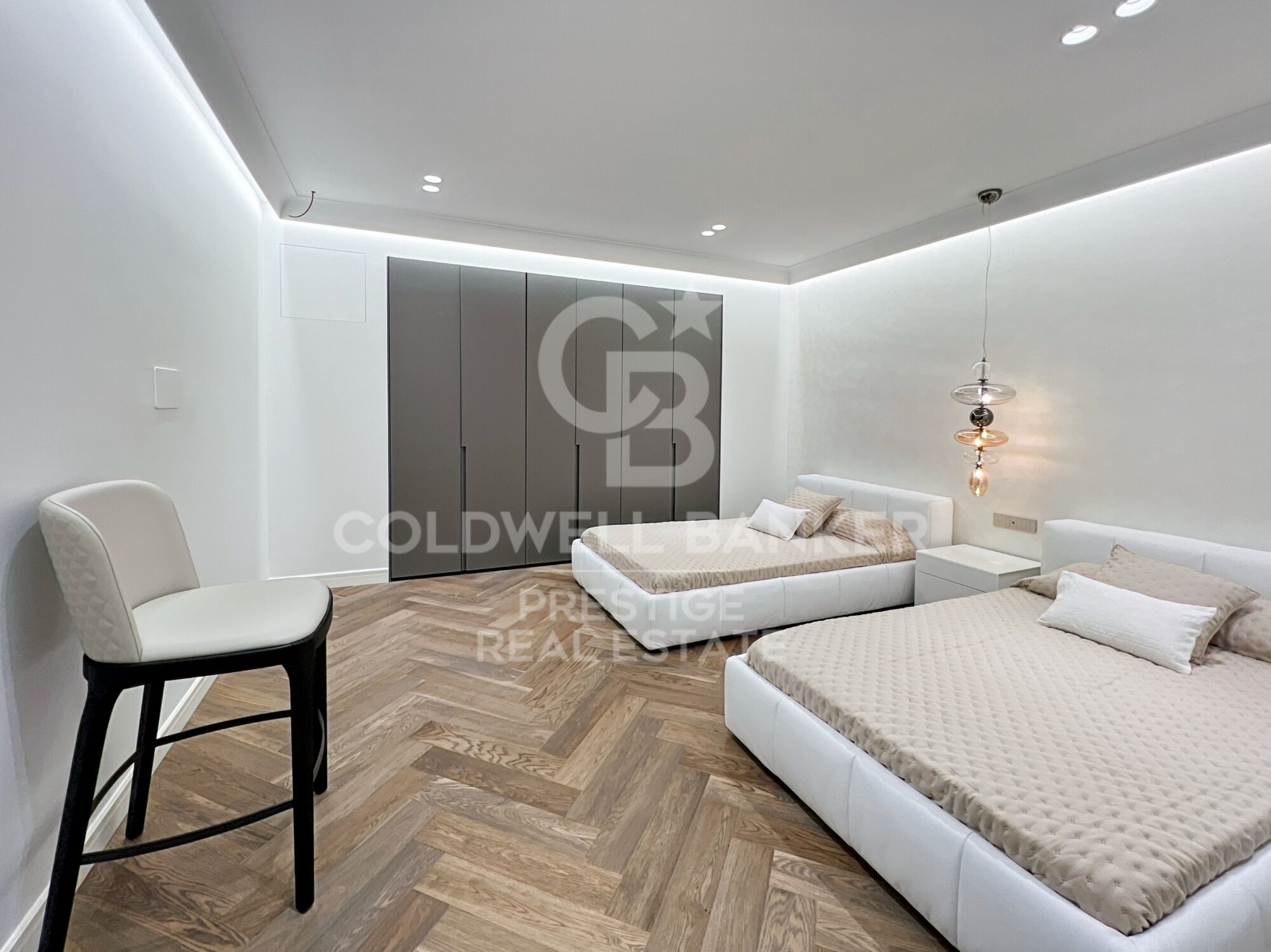 Ático amplio en venta en zona alta con terraza