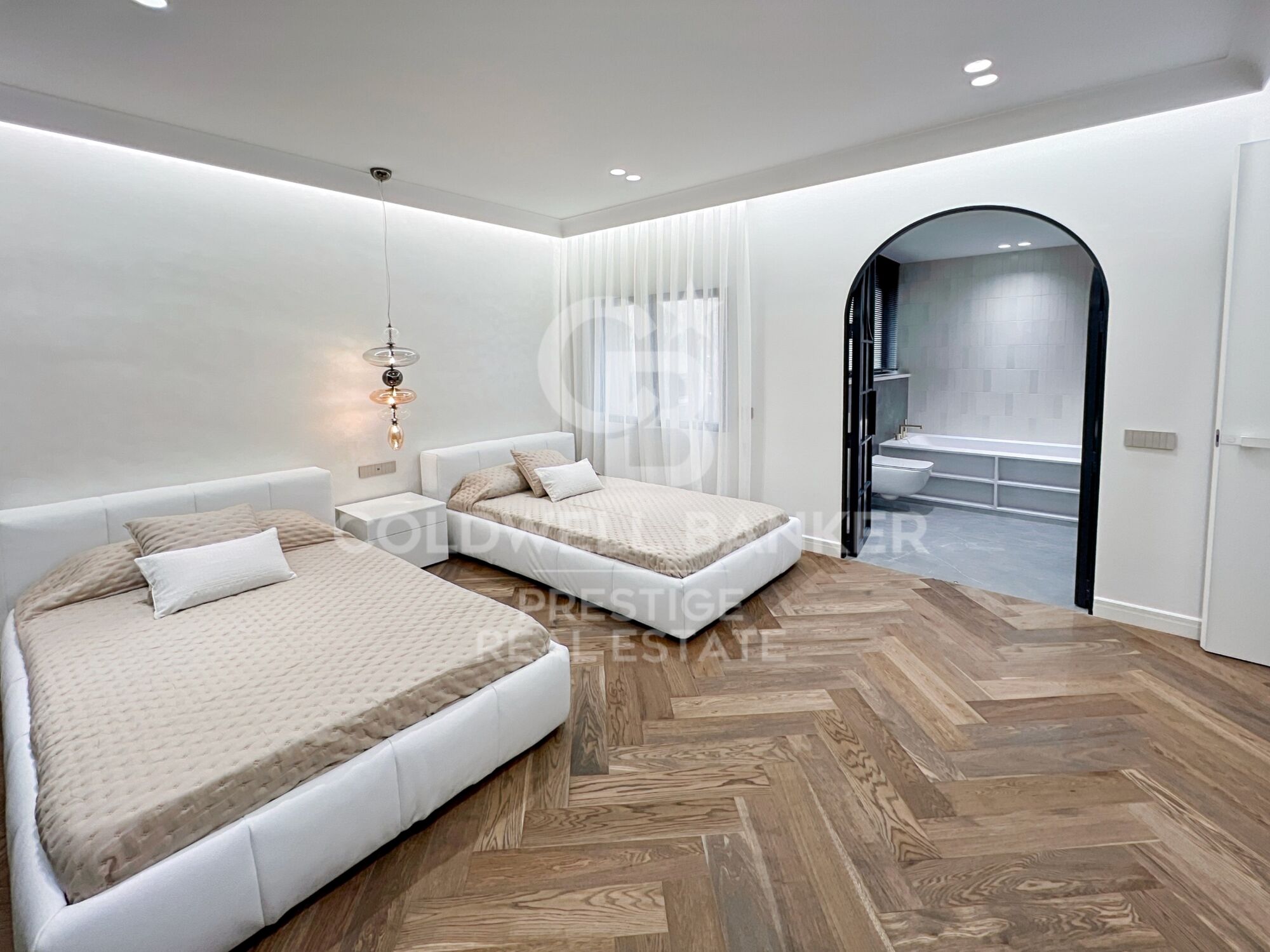 Ático amplio en venta en zona alta con terraza