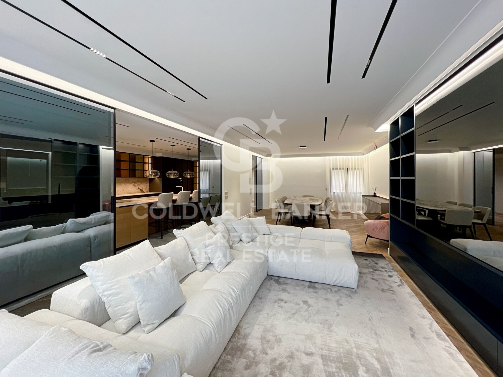 Ático amplio en venta en zona alta con terraza