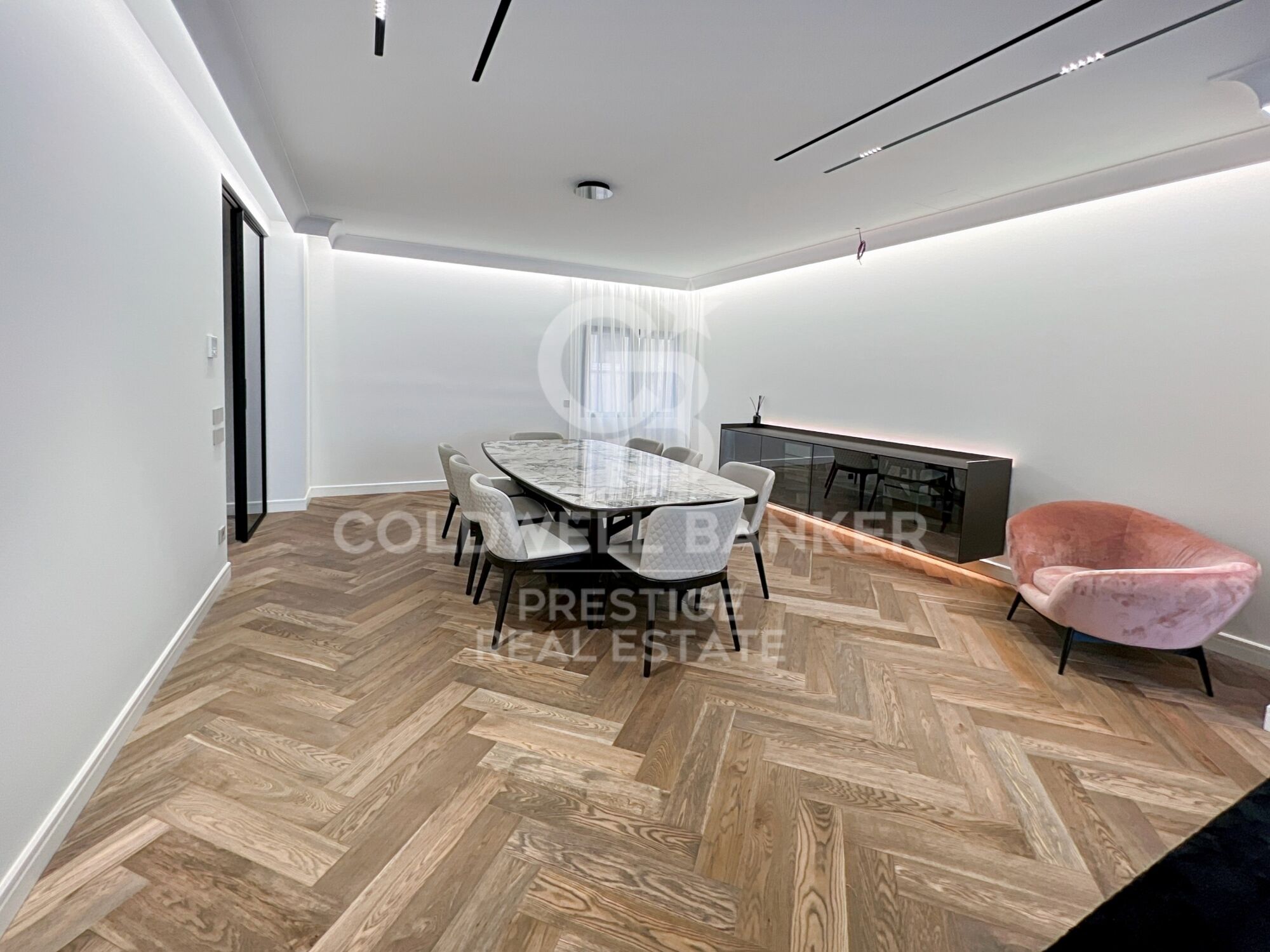 Ático amplio en venta en zona alta con terraza