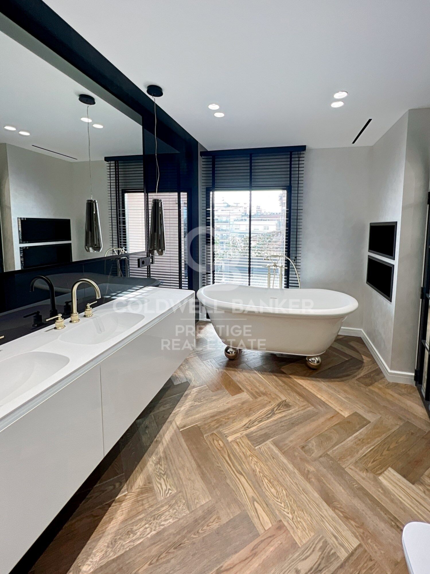 Ático amplio en venta en zona alta con terraza