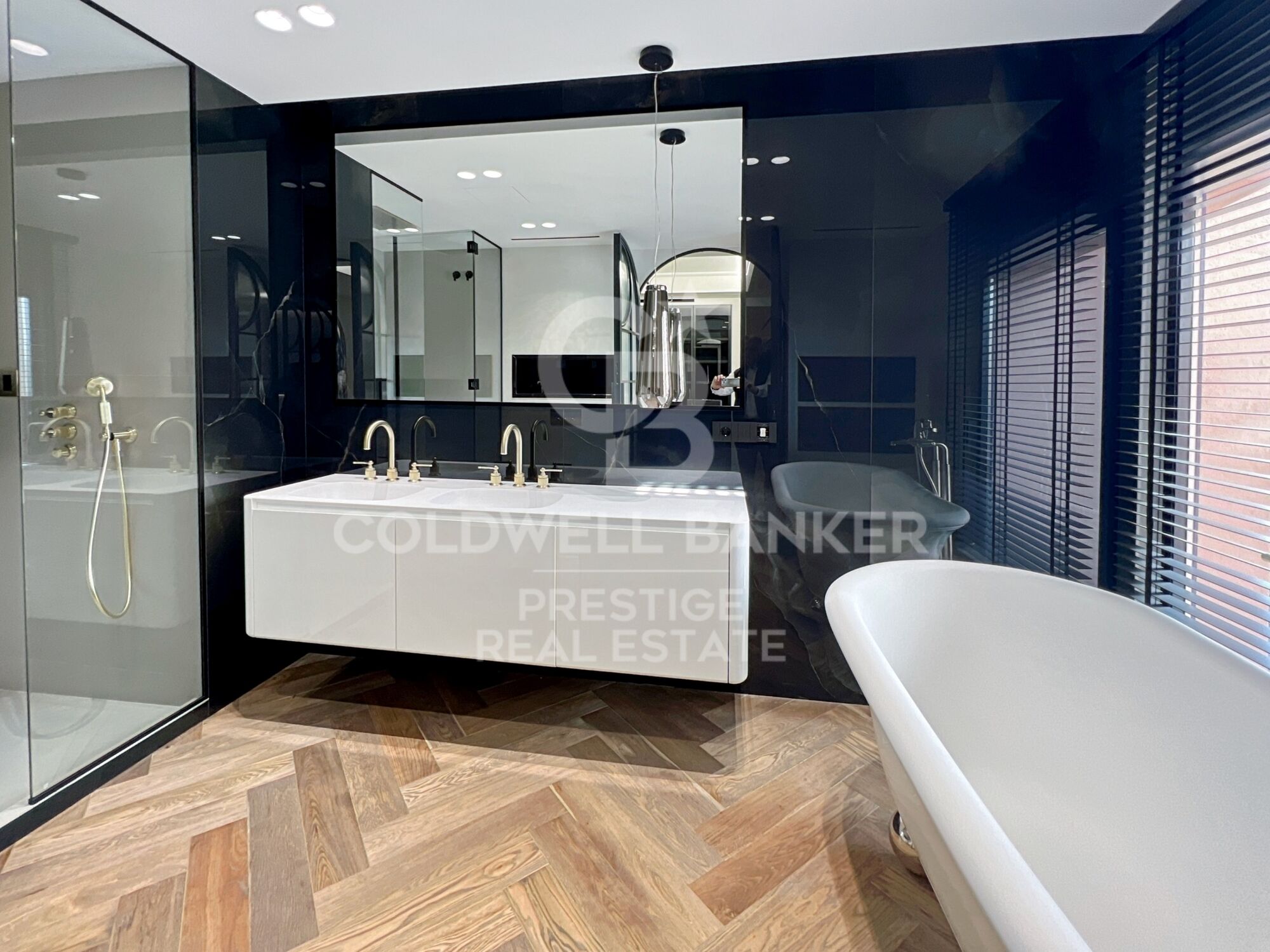 Ático amplio en venta en zona alta con terraza