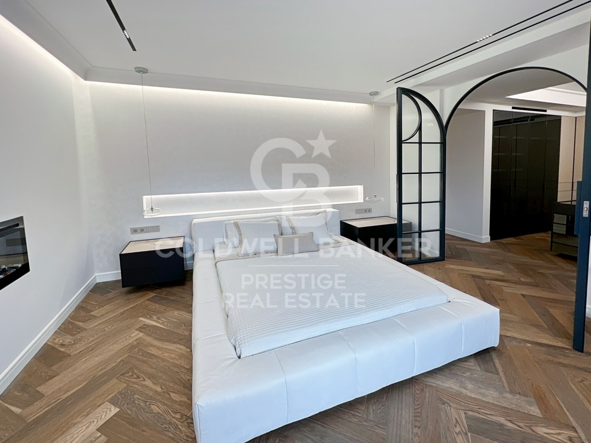 Ático amplio en venta en zona alta con terraza