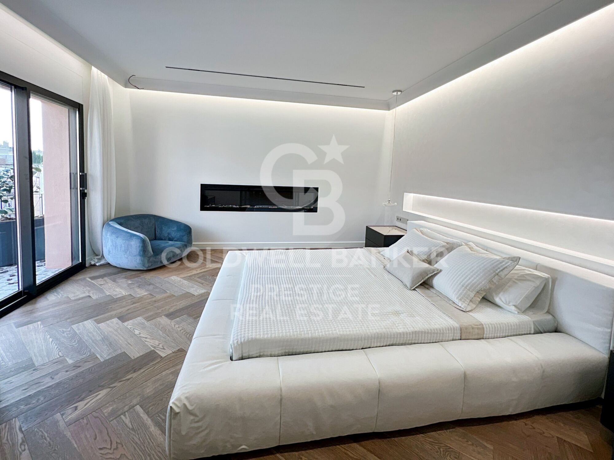 Ático amplio en venta en zona alta con terraza