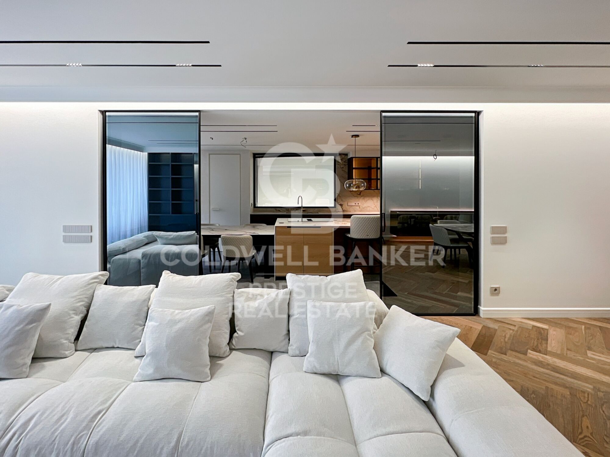 Ático amplio en venta en zona alta con terraza