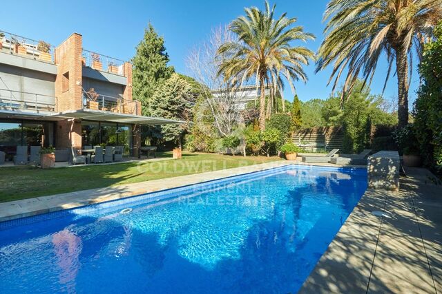 Exclusiva casa con jardín y piscina en Pedralbes