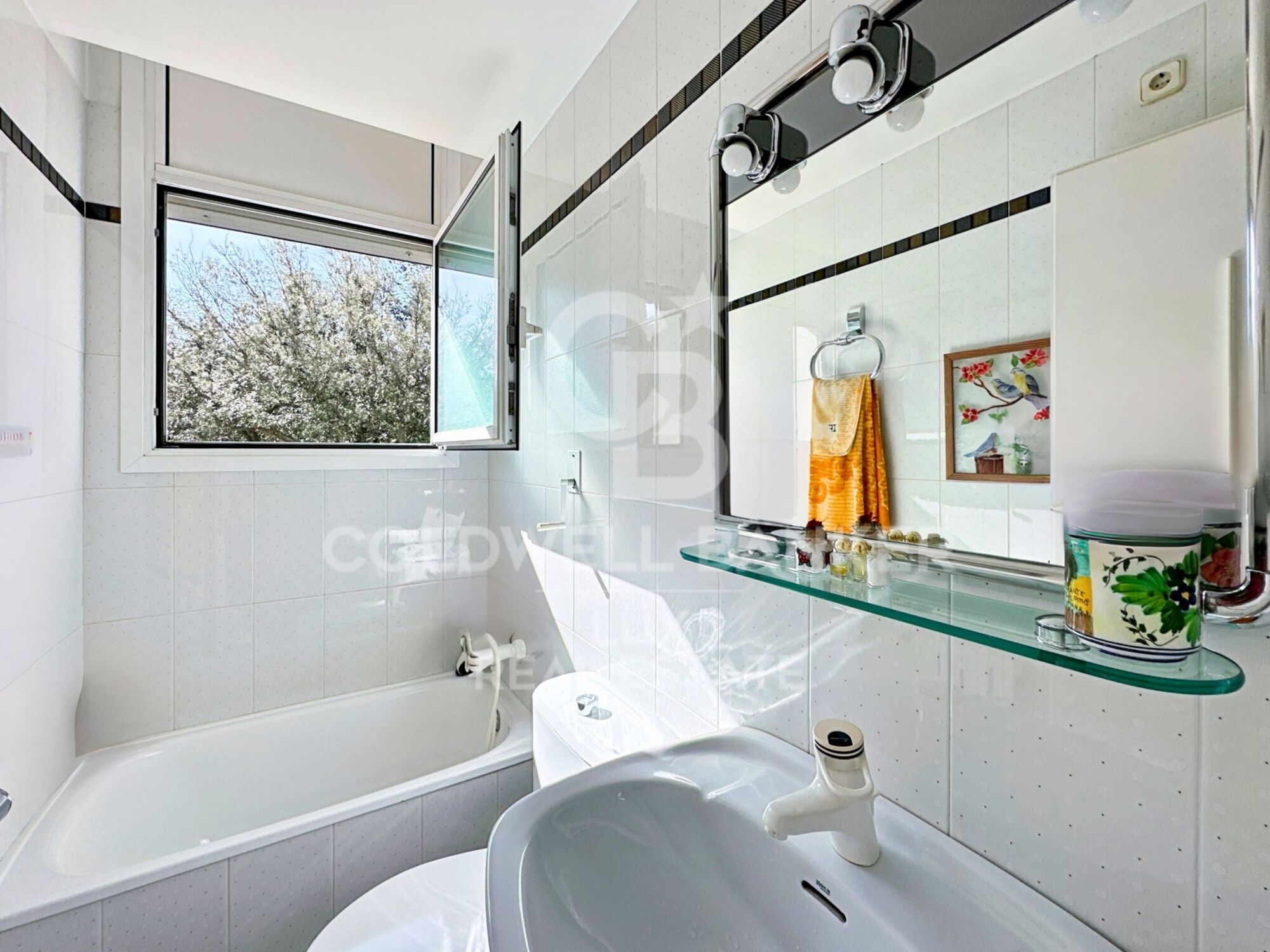 High-end house with pool and garden in Figueres