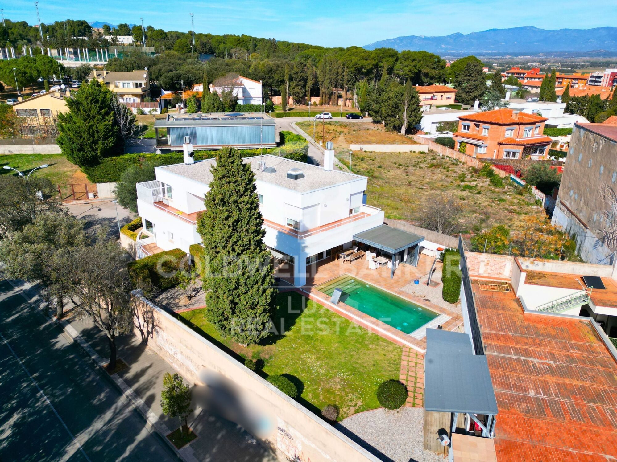 High-end house with pool and garden in Figueres
