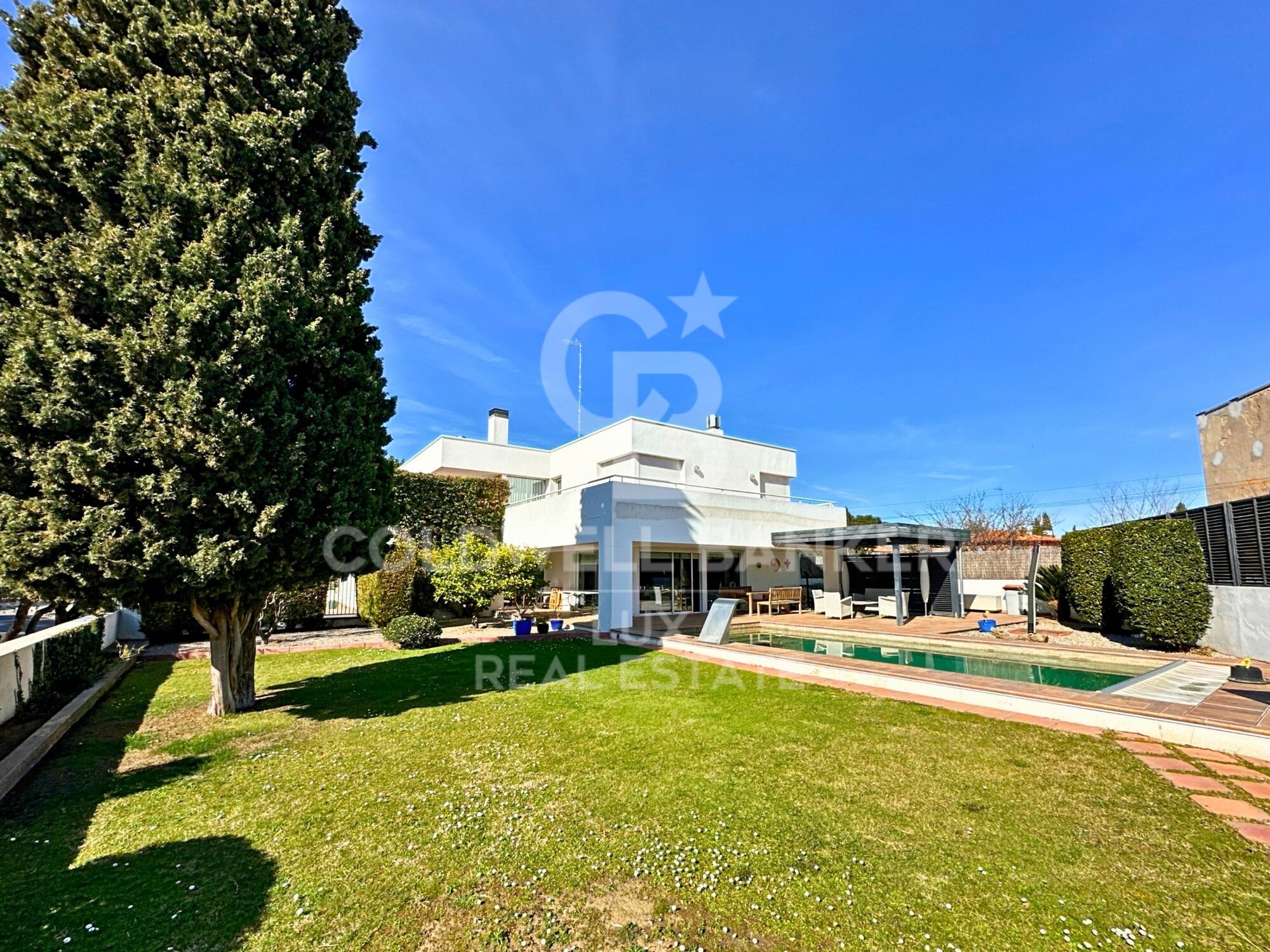 High-end house with pool and garden in Figueres