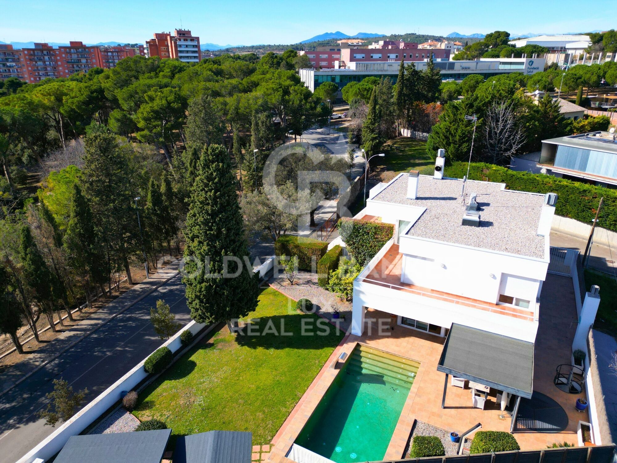 High-end house with pool and garden in Figueres