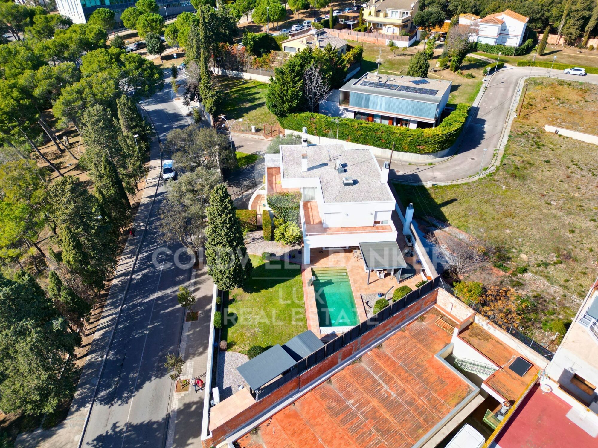 High-end house with pool and garden in Figueres