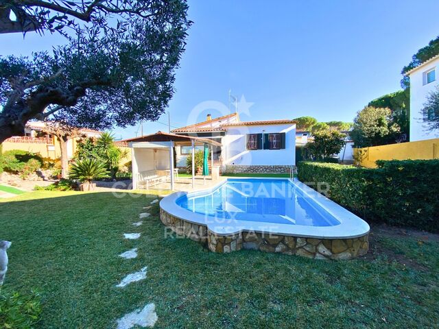 House with pool 500 m from the beach, L'Escala