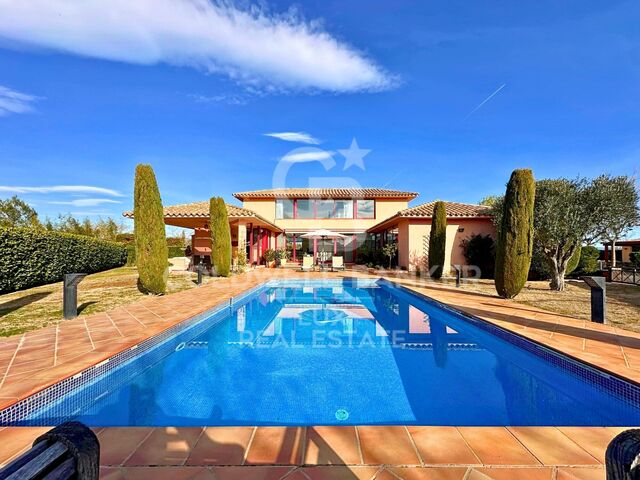 Luxury villa with swimming pool, garage and cinema in Torremirona, Navata